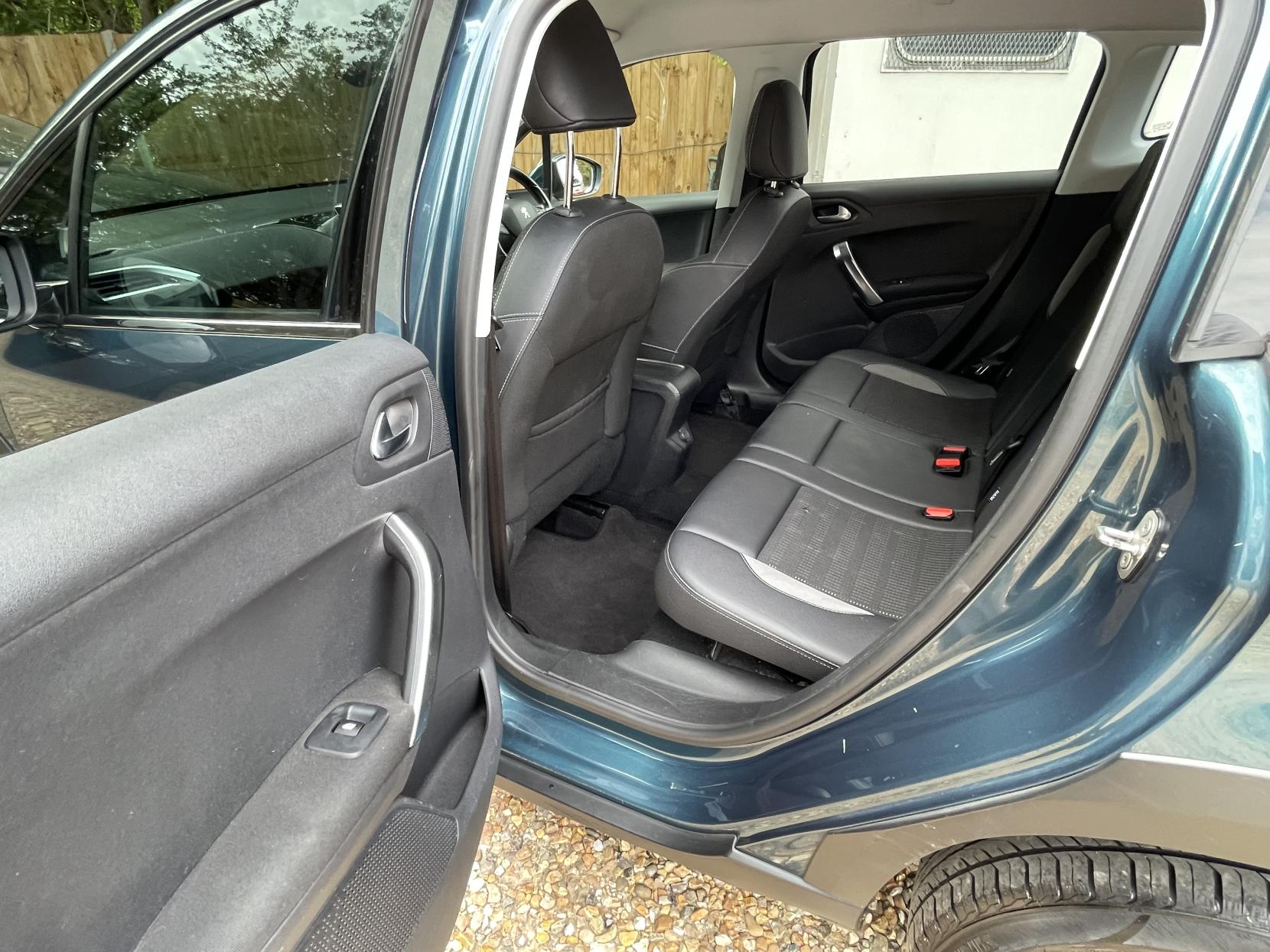 Peugeot 2008 1.2 PureTech Allure SUV 5dr Petrol Manual Euro 6 (82 ps)
