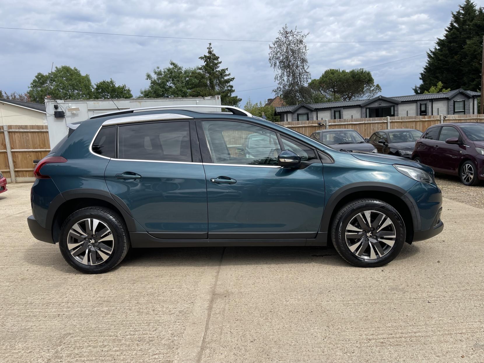 Peugeot 2008 1.2 PureTech Allure SUV 5dr Petrol Manual Euro 6 (82 ps)