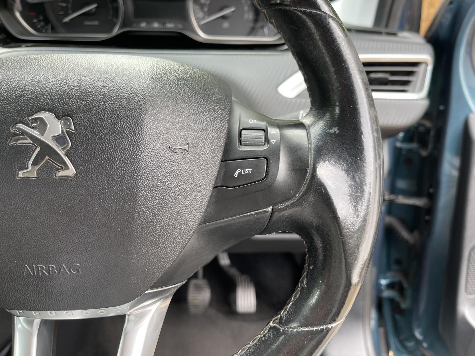 Peugeot 2008 1.2 PureTech Allure SUV 5dr Petrol Manual Euro 6 (82 ps)