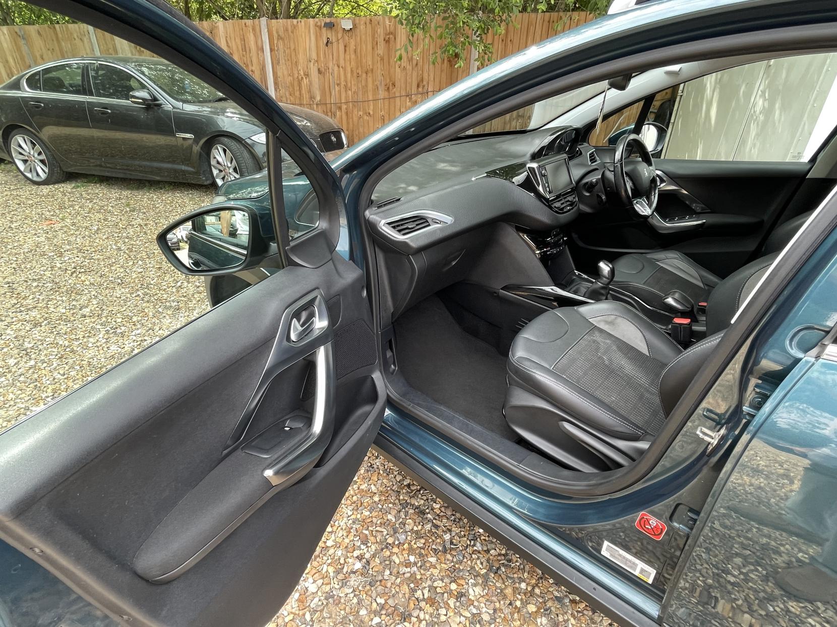 Peugeot 2008 1.2 PureTech Allure SUV 5dr Petrol Manual Euro 6 (82 ps)