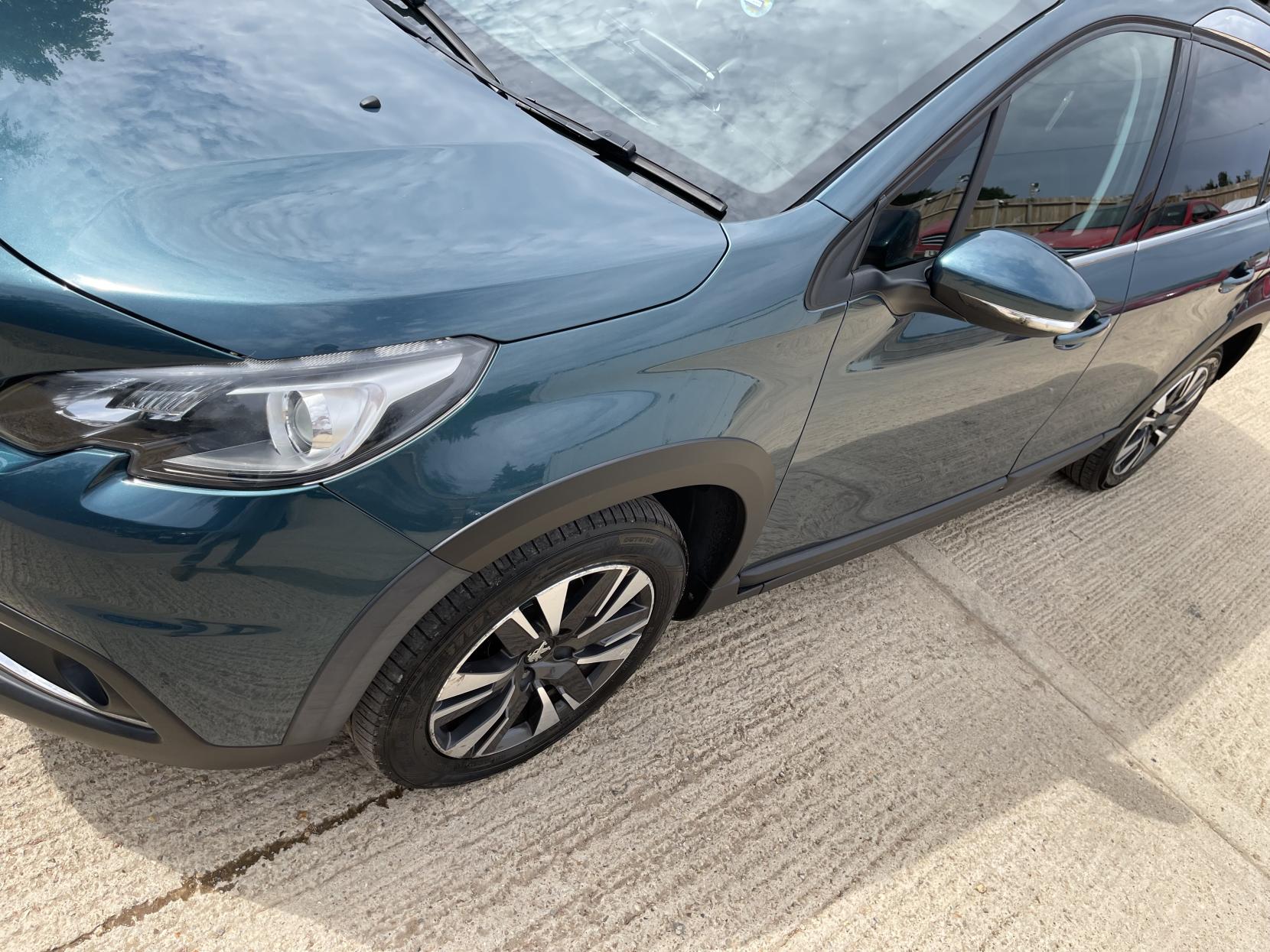 Peugeot 2008 1.2 PureTech Allure SUV 5dr Petrol Manual Euro 6 (82 ps)