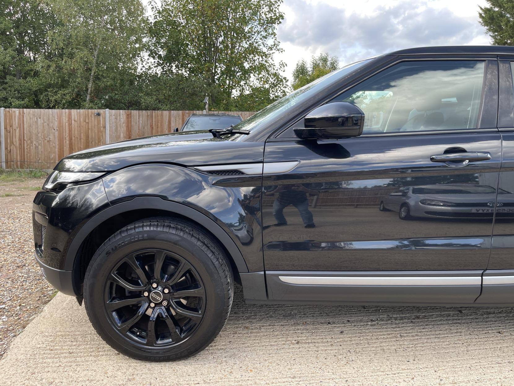 Land Rover Range Rover Evoque 2.0 eD4 SE SUV 5dr Diesel Manual FWD Euro 6 (s/s) (150 ps)