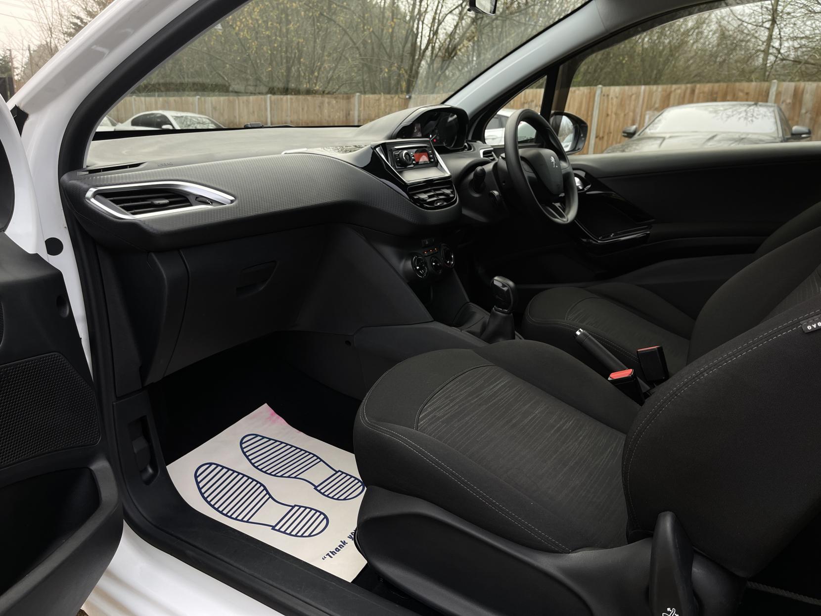 Peugeot 208 1.2 PureTech Access (a/c) Hatchback 3dr Petrol Manual Euro 6 (68 ps)