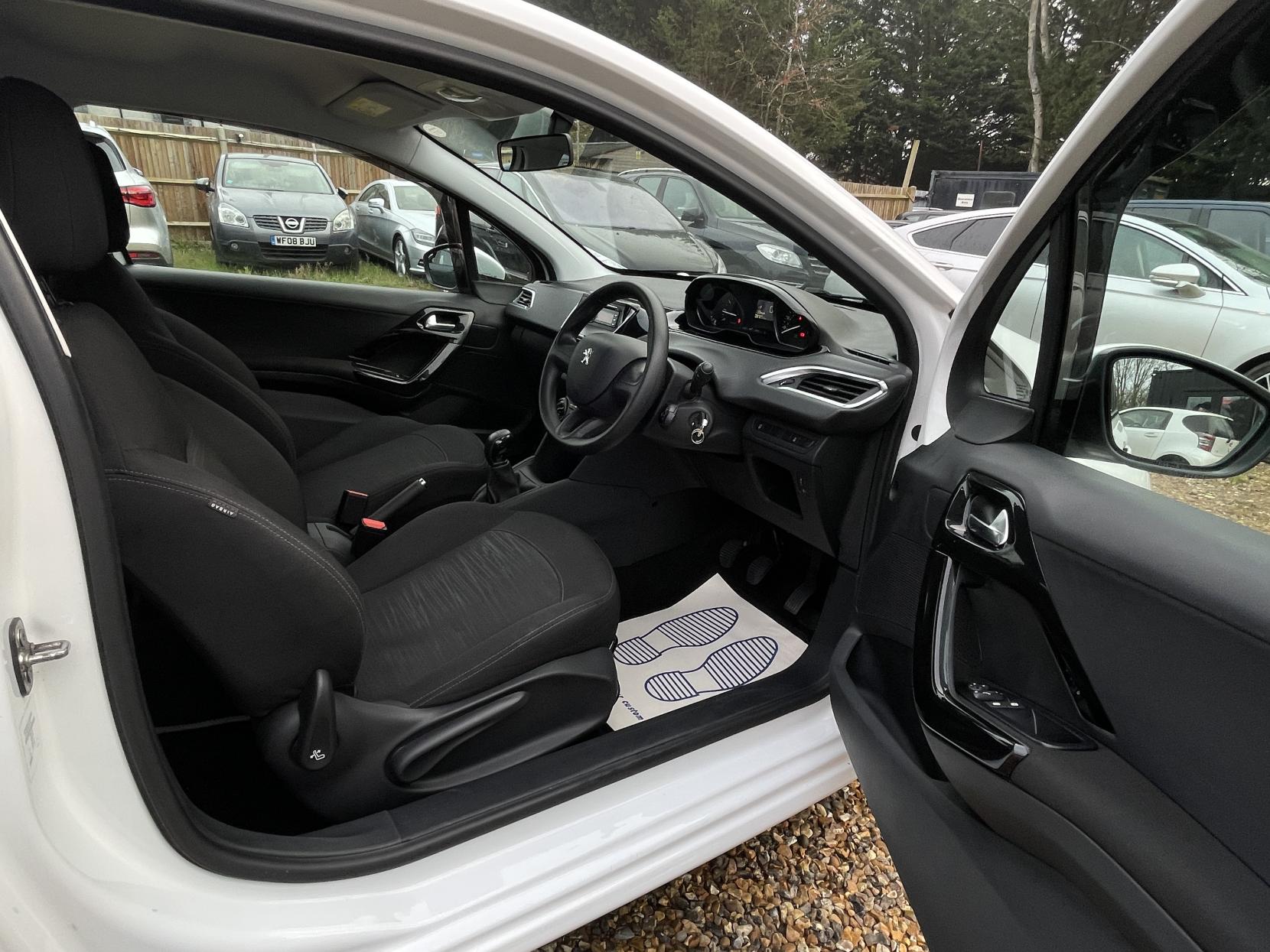 Peugeot 208 1.2 PureTech Access (a/c) Hatchback 3dr Petrol Manual Euro 6 (68 ps)