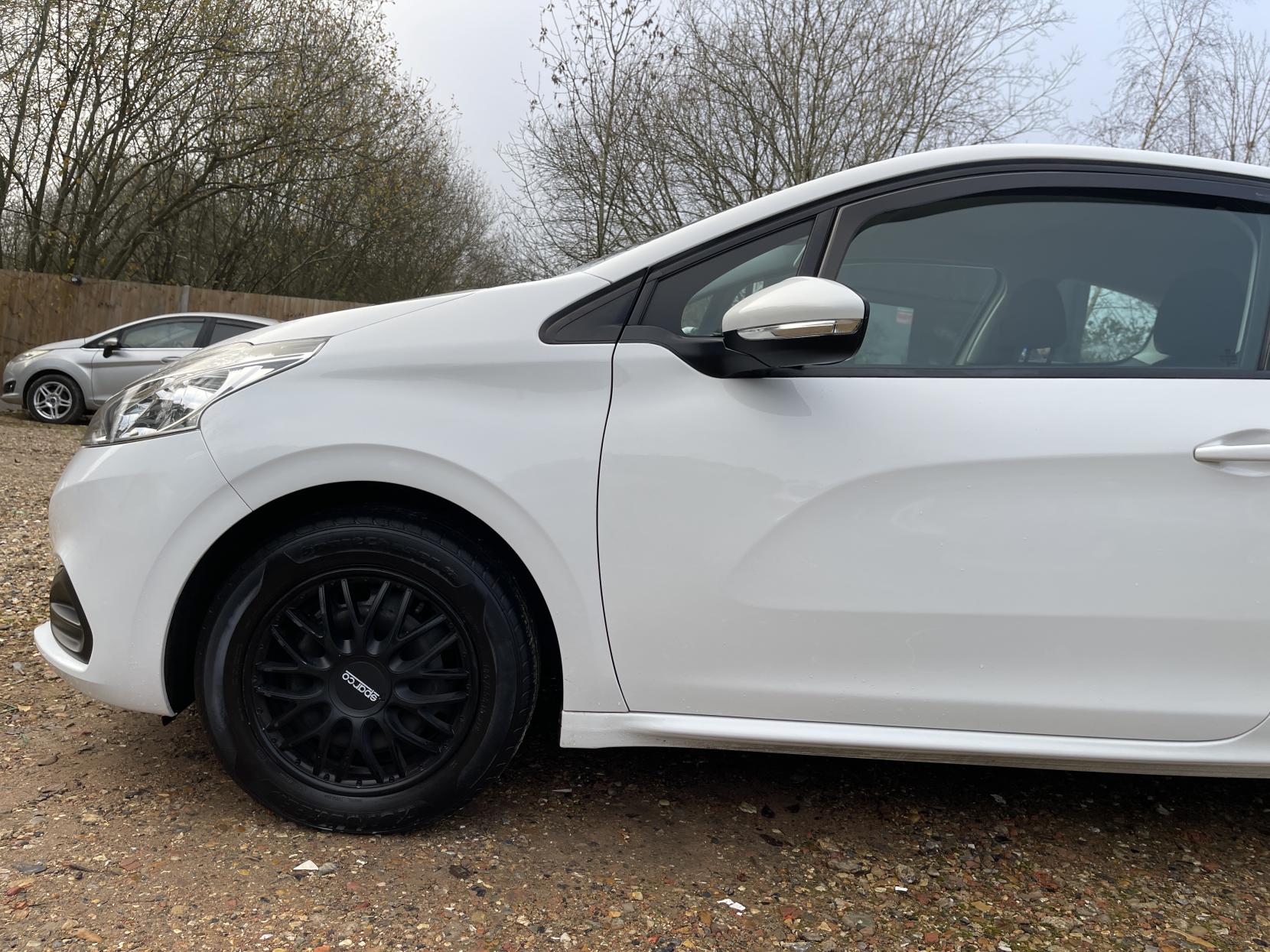 Peugeot 208 1.2 PureTech Access (a/c) Hatchback 3dr Petrol Manual Euro 6 (68 ps)