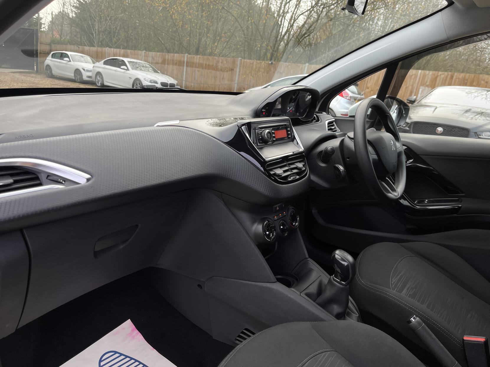 Peugeot 208 1.2 PureTech Access (a/c) Hatchback 3dr Petrol Manual Euro 6 (68 ps)