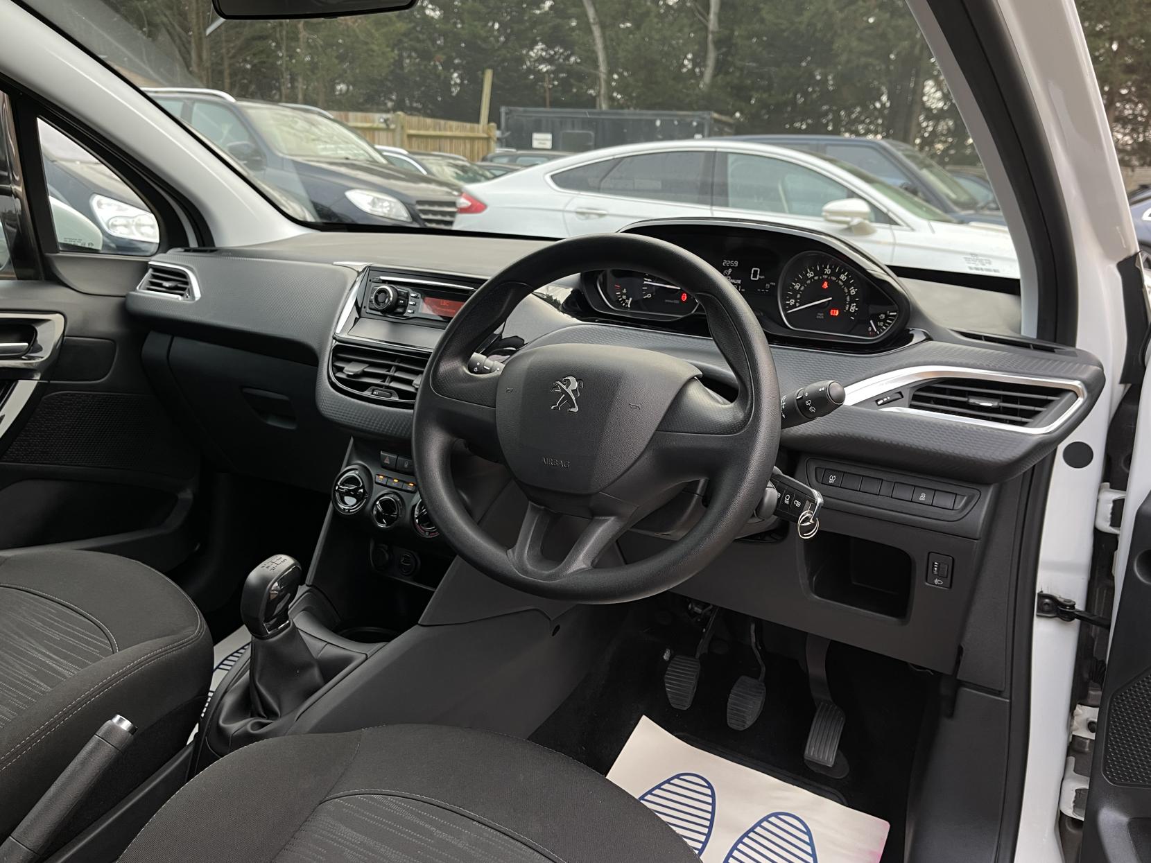 Peugeot 208 1.2 PureTech Access (a/c) Hatchback 3dr Petrol Manual Euro 6 (68 ps)