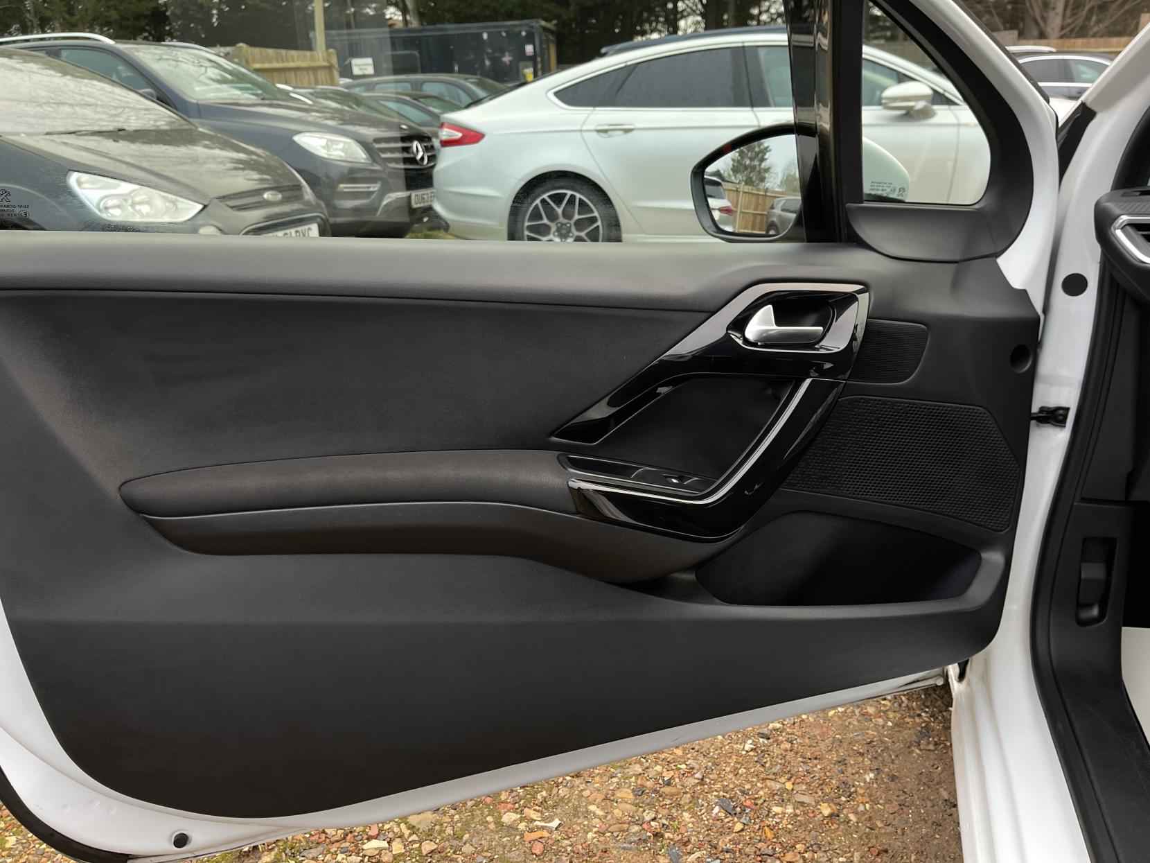 Peugeot 208 1.2 PureTech Access (a/c) Hatchback 3dr Petrol Manual Euro 6 (68 ps)