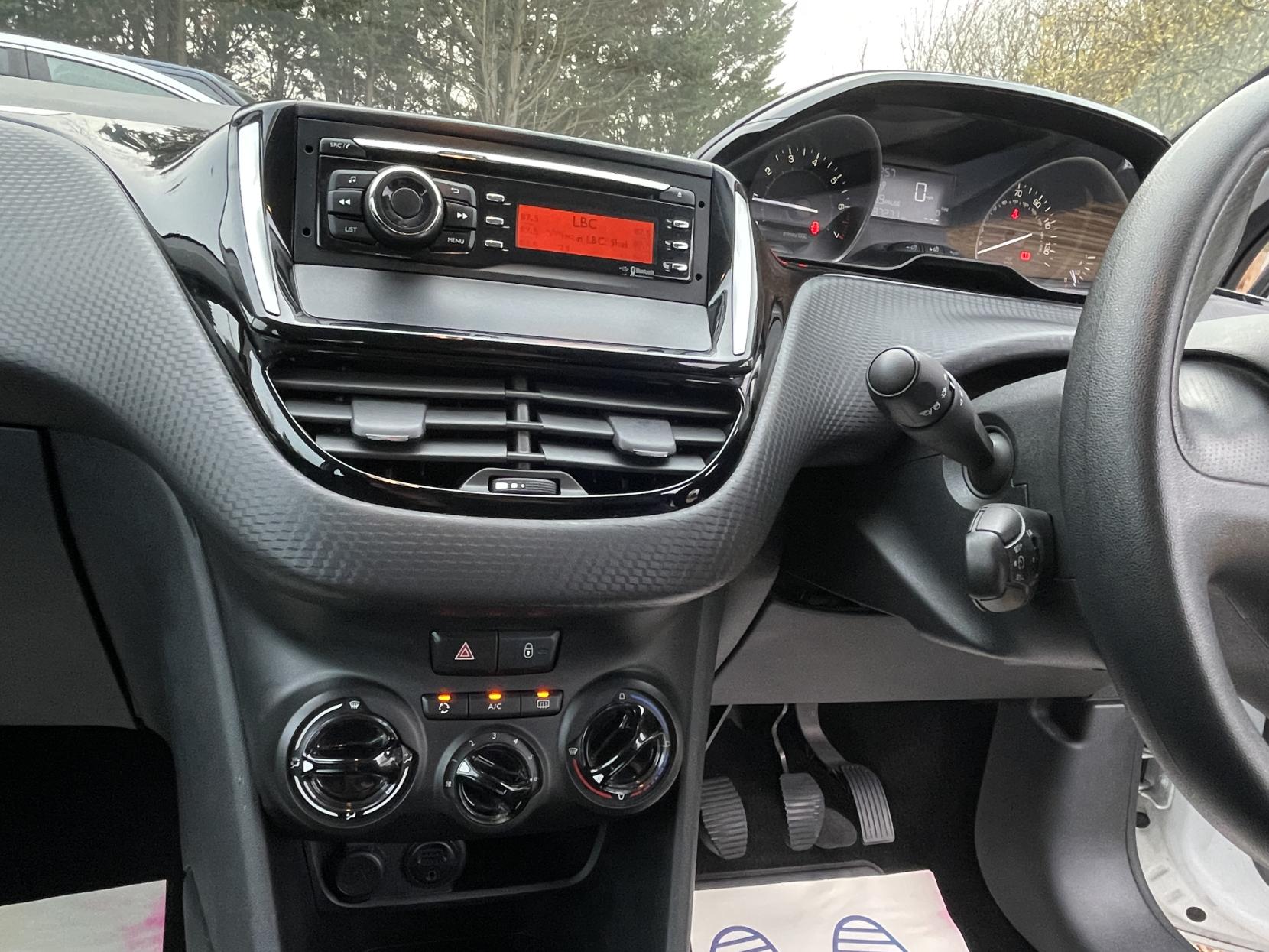 Peugeot 208 1.2 PureTech Access (a/c) Hatchback 3dr Petrol Manual Euro 6 (68 ps)