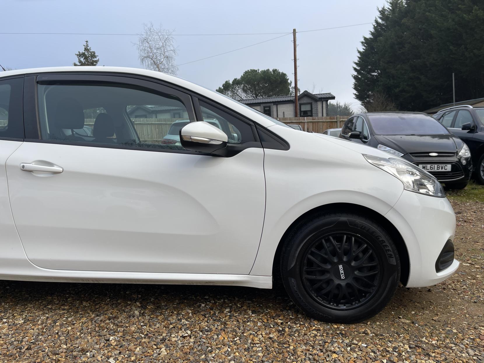 Peugeot 208 1.2 PureTech Access (a/c) Hatchback 3dr Petrol Manual Euro 6 (68 ps)