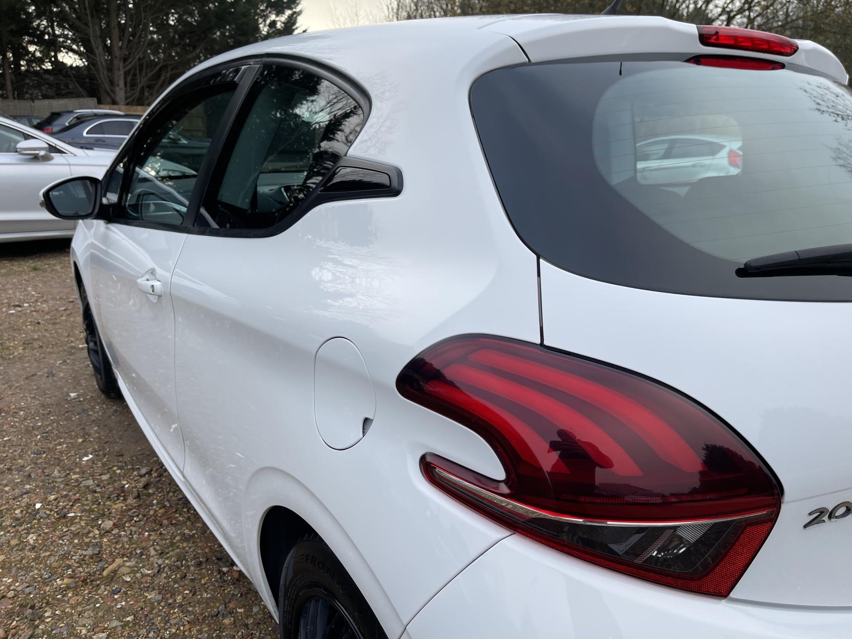 Peugeot 208 1.2 PureTech Access (a/c) Hatchback 3dr Petrol Manual Euro 6 (68 ps)