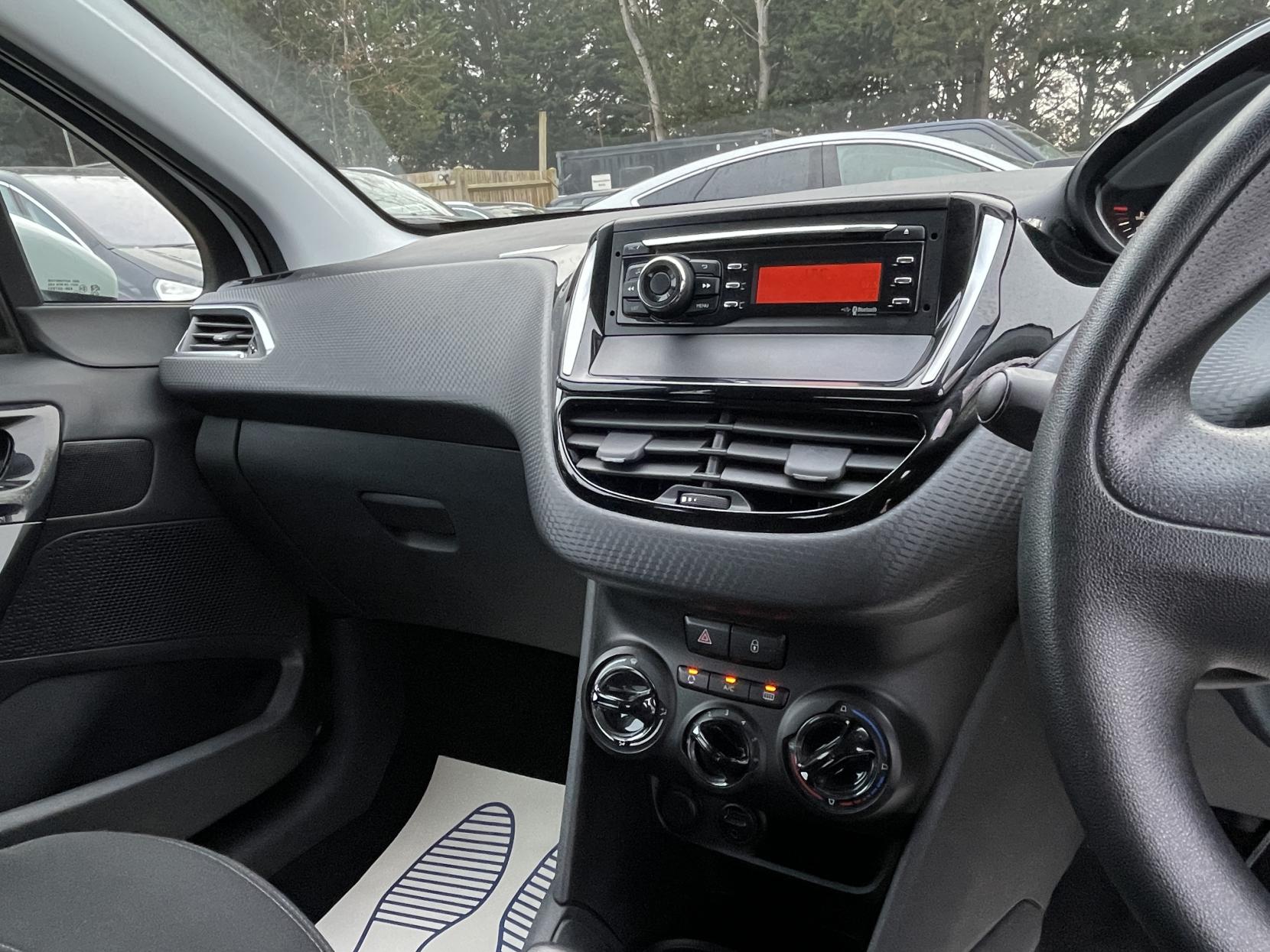 Peugeot 208 1.2 PureTech Access (a/c) Hatchback 3dr Petrol Manual Euro 6 (68 ps)