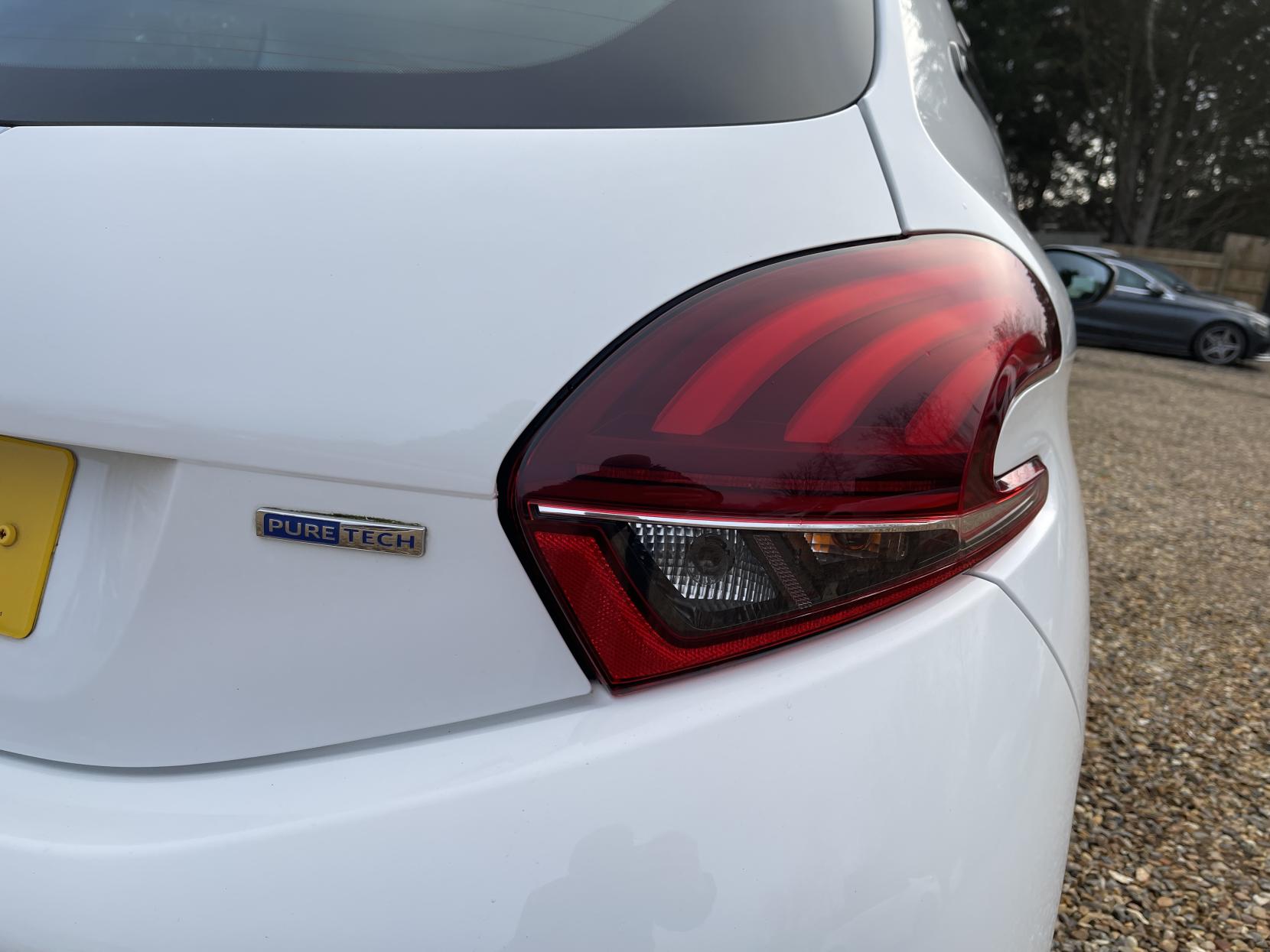 Peugeot 208 1.2 PureTech Access (a/c) Hatchback 3dr Petrol Manual Euro 6 (68 ps)