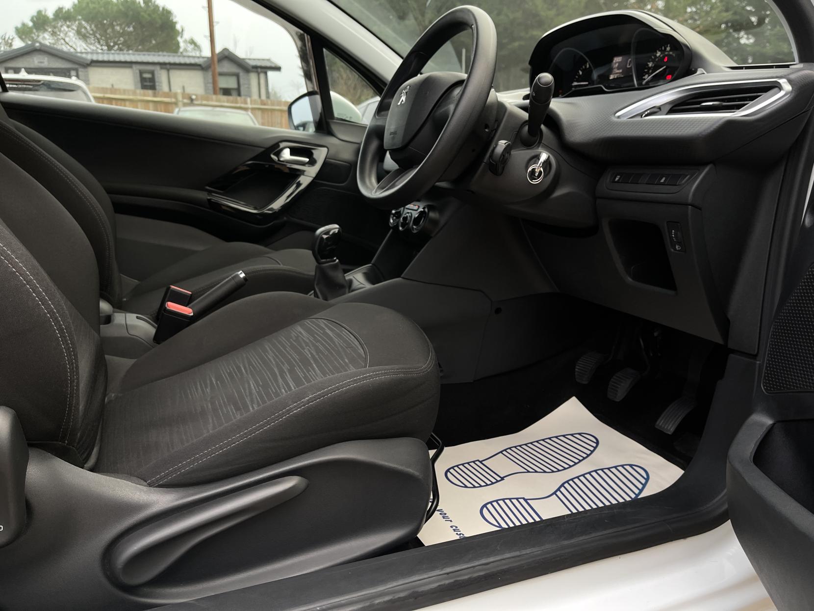 Peugeot 208 1.2 PureTech Access (a/c) Hatchback 3dr Petrol Manual Euro 6 (68 ps)