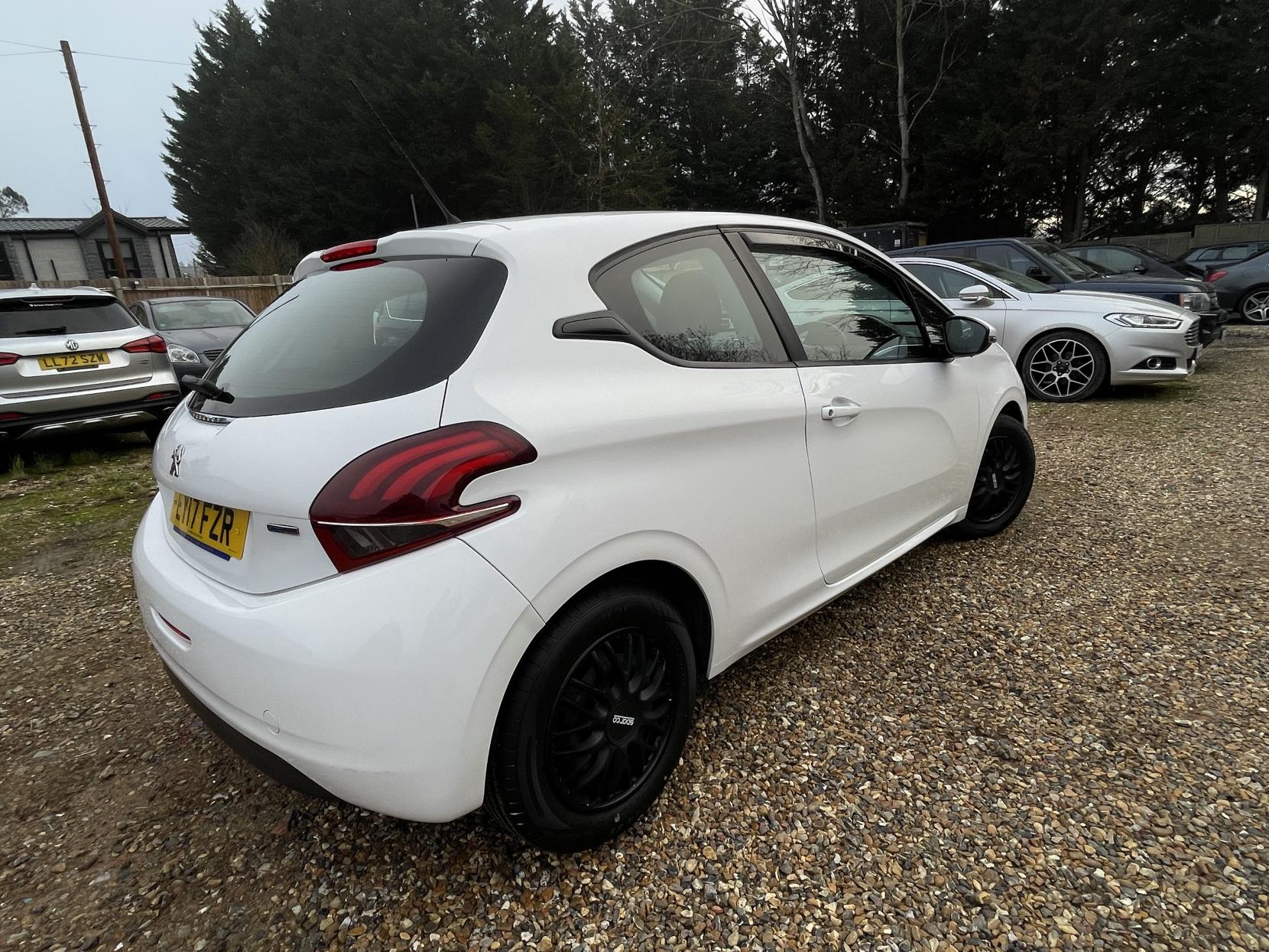 Peugeot 208 1.2 PureTech Access (a/c) Hatchback 3dr Petrol Manual Euro 6 (68 ps)