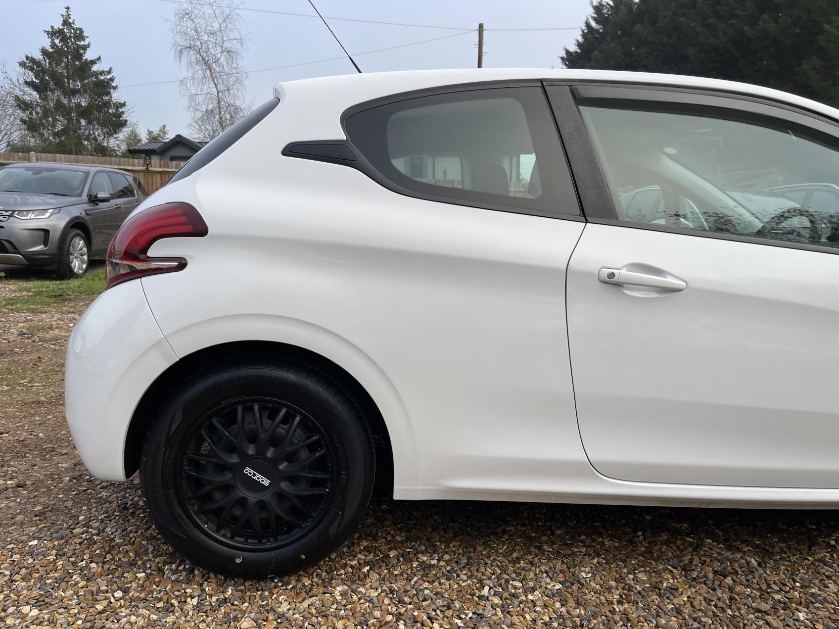 Peugeot 208 1.2 PureTech Access (a/c) Hatchback 3dr Petrol Manual Euro 6 (68 ps)