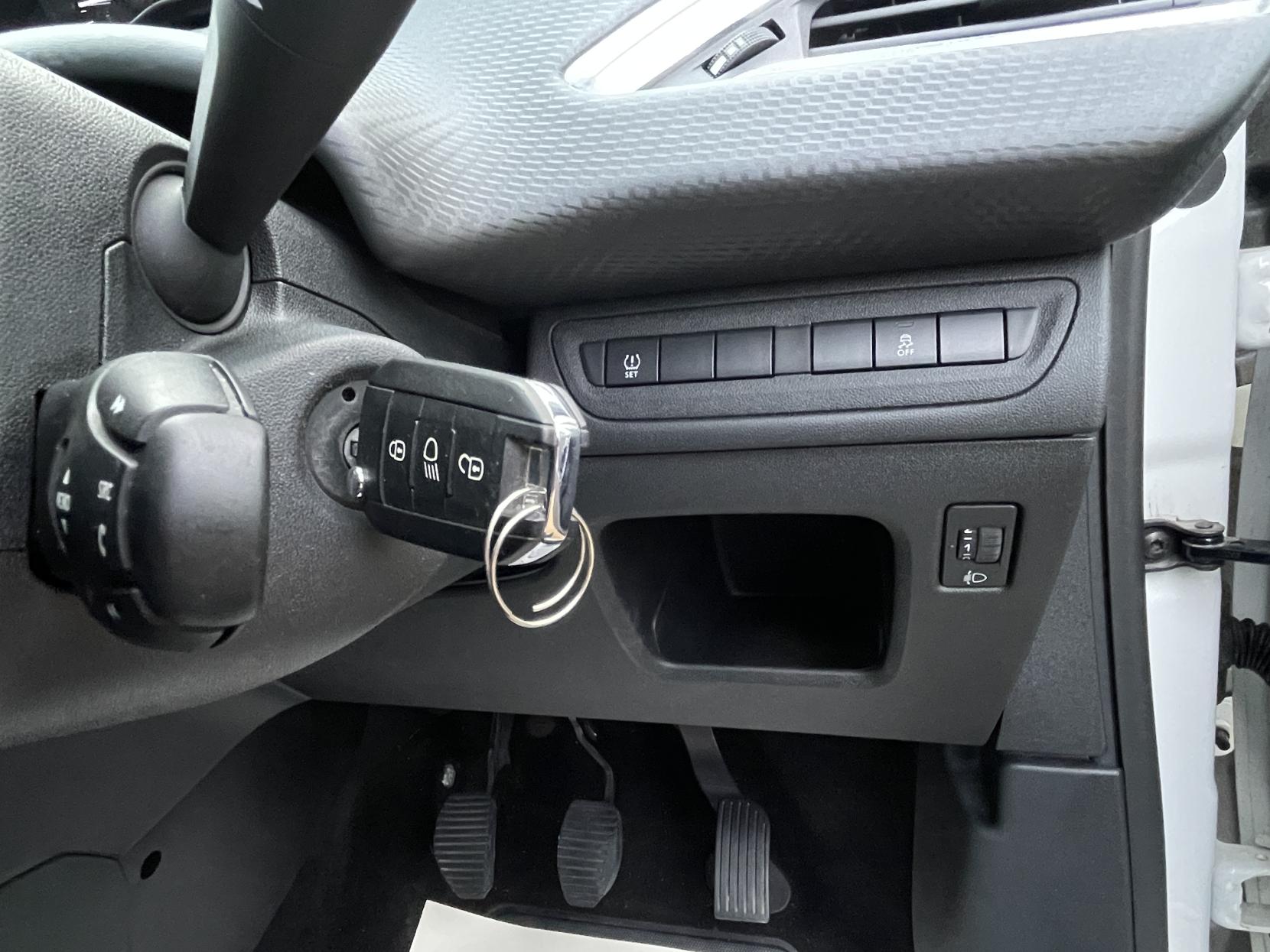 Peugeot 208 1.2 PureTech Access (a/c) Hatchback 3dr Petrol Manual Euro 6 (68 ps)