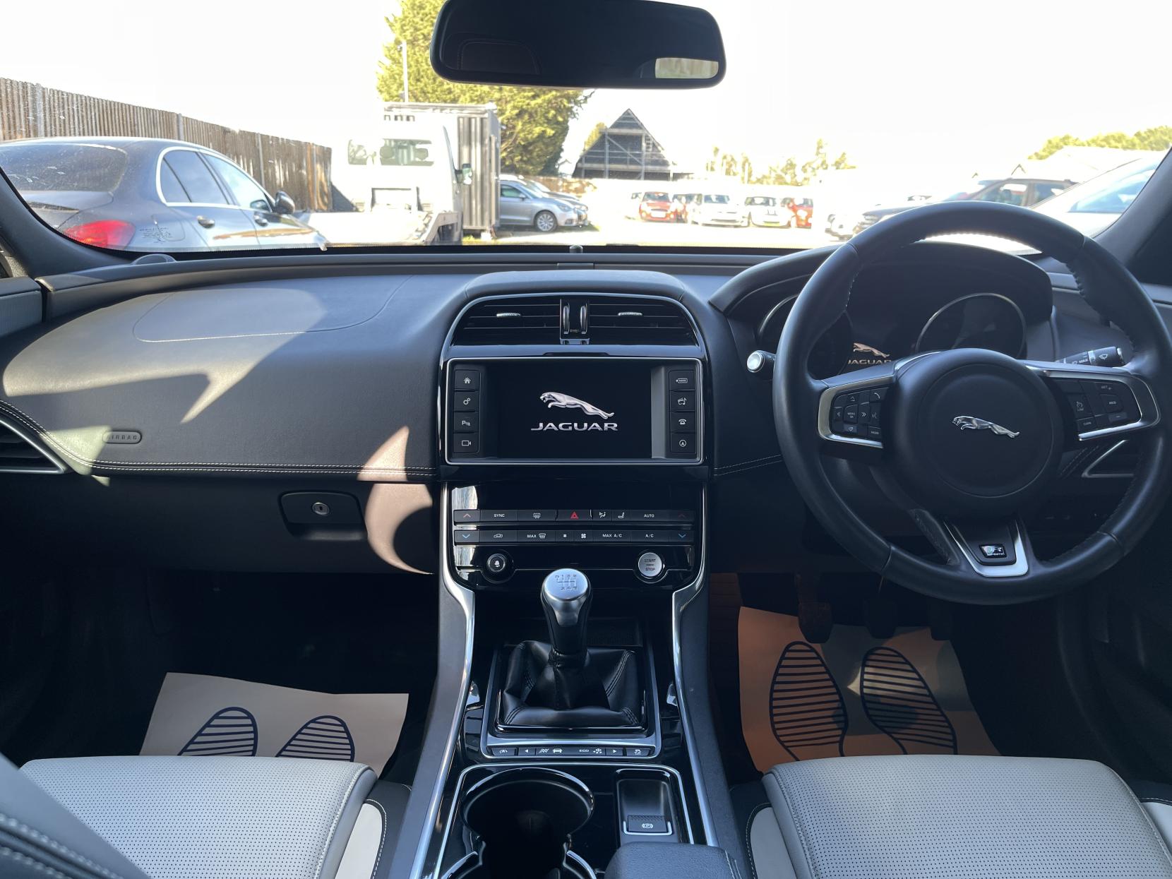 Jaguar XE 2.0d R-Sport Saloon 4dr Diesel Manual Euro 6 (s/s) (180 ps)