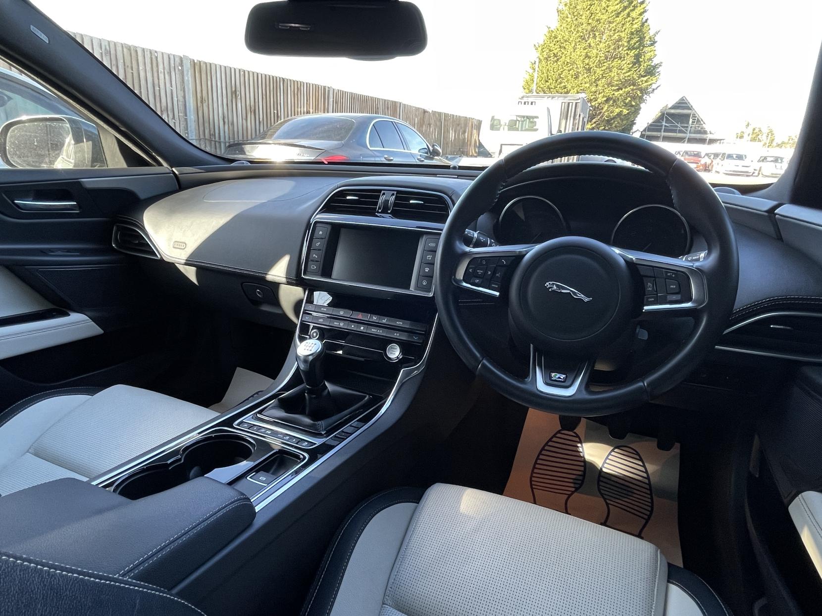 Jaguar XE 2.0d R-Sport Saloon 4dr Diesel Manual Euro 6 (s/s) (180 ps)