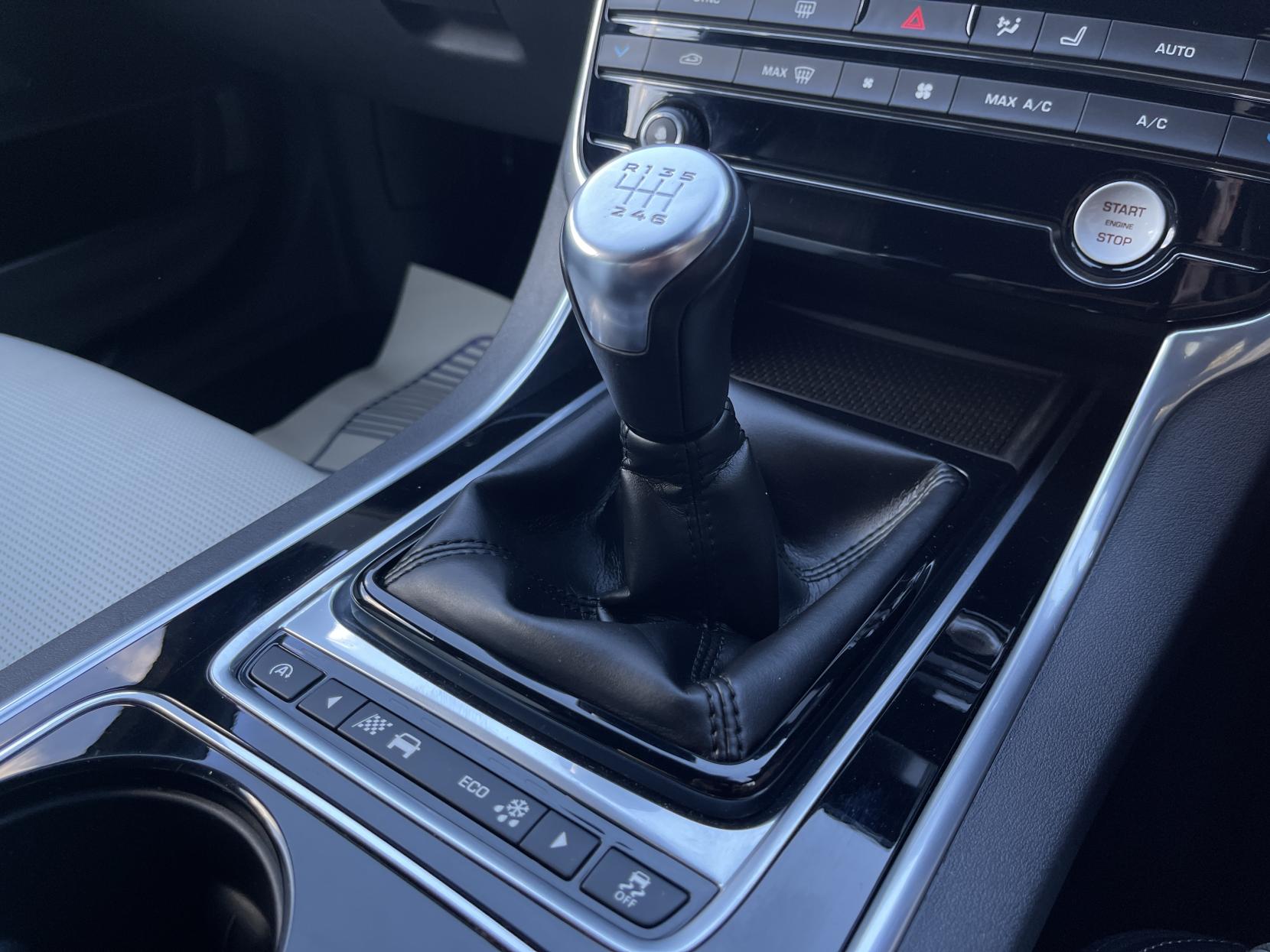 Jaguar XE 2.0d R-Sport Saloon 4dr Diesel Manual Euro 6 (s/s) (180 ps)