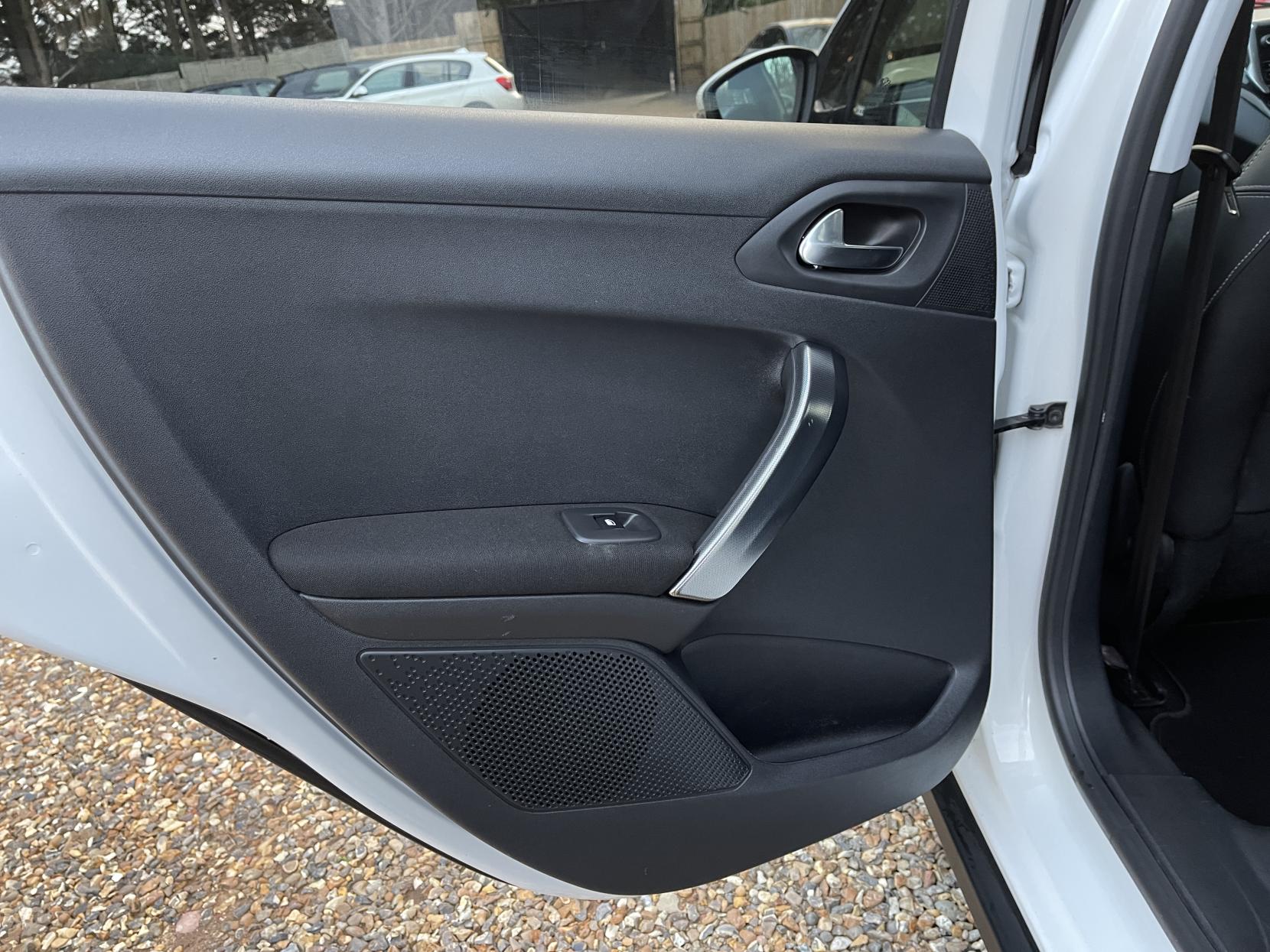 Peugeot 2008 1.2 PureTech Allure SUV 5dr Petrol Manual Euro 6 (82 ps)