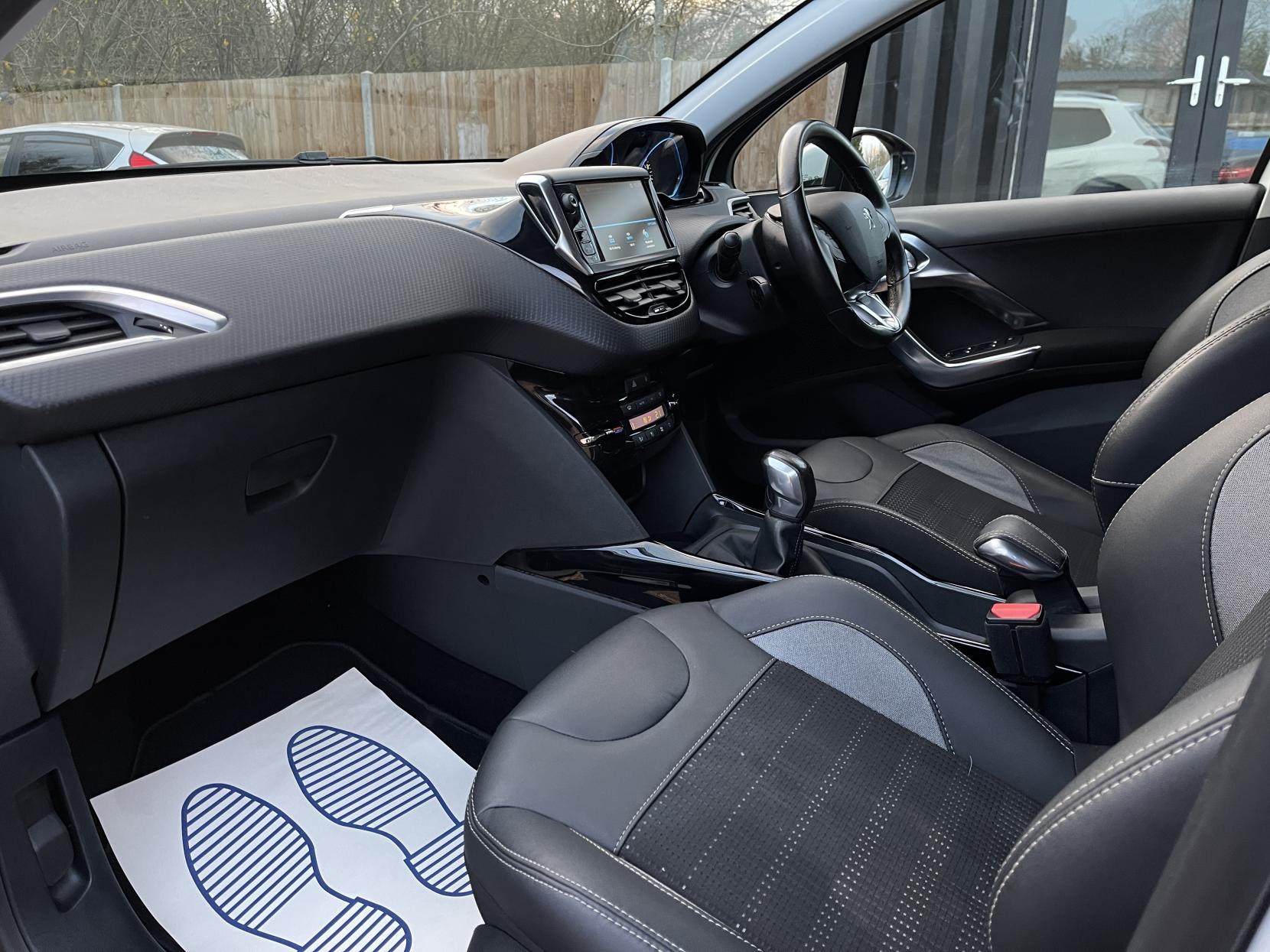 Peugeot 2008 1.2 PureTech Allure SUV 5dr Petrol Manual Euro 6 (82 ps)