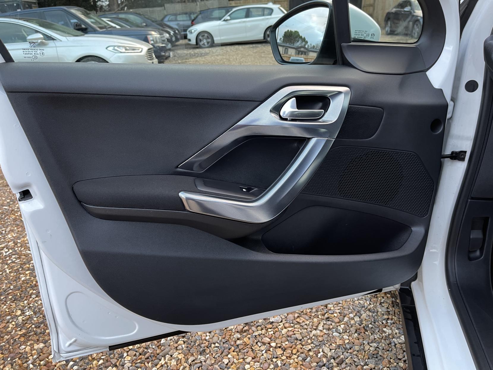 Peugeot 2008 1.2 PureTech Allure SUV 5dr Petrol Manual Euro 6 (82 ps)