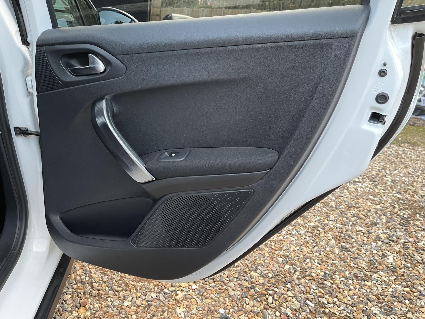 Peugeot 2008 1.2 PureTech Allure SUV 5dr Petrol Manual Euro 6 (82 ps)