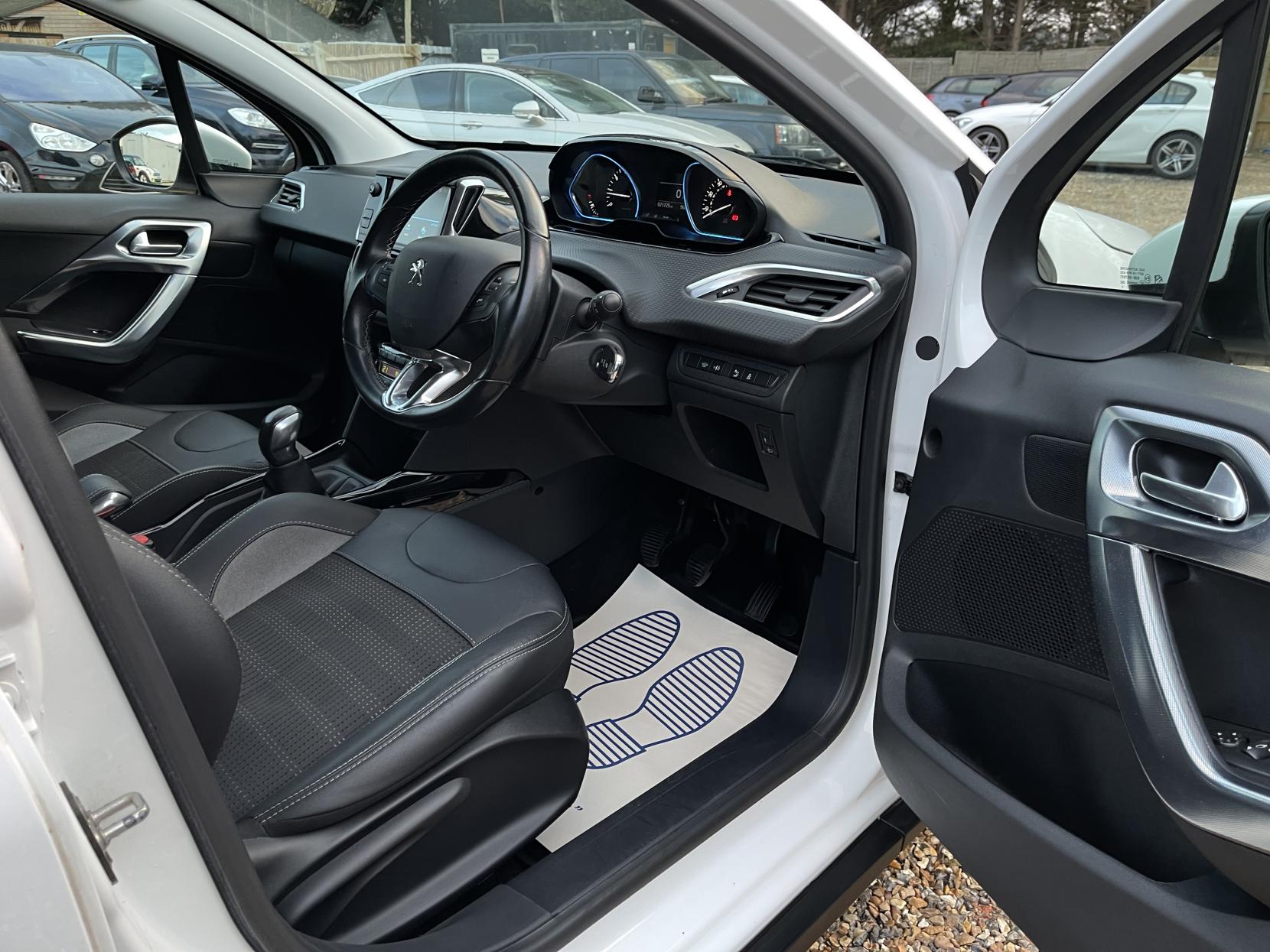 Peugeot 2008 1.2 PureTech Allure SUV 5dr Petrol Manual Euro 6 (82 ps)