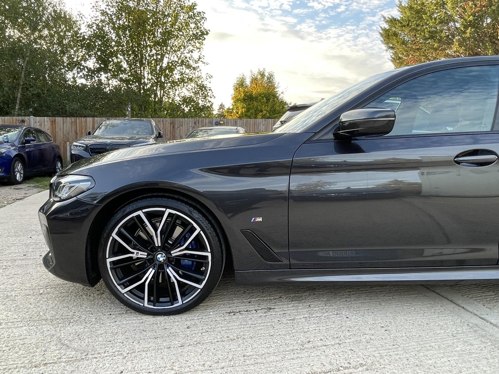 BMW 5 Series 2.0 520d MHT M Sport Saloon 4dr Diesel Hybrid Steptronic xDrive Euro 6 (s/s) (190 ps)