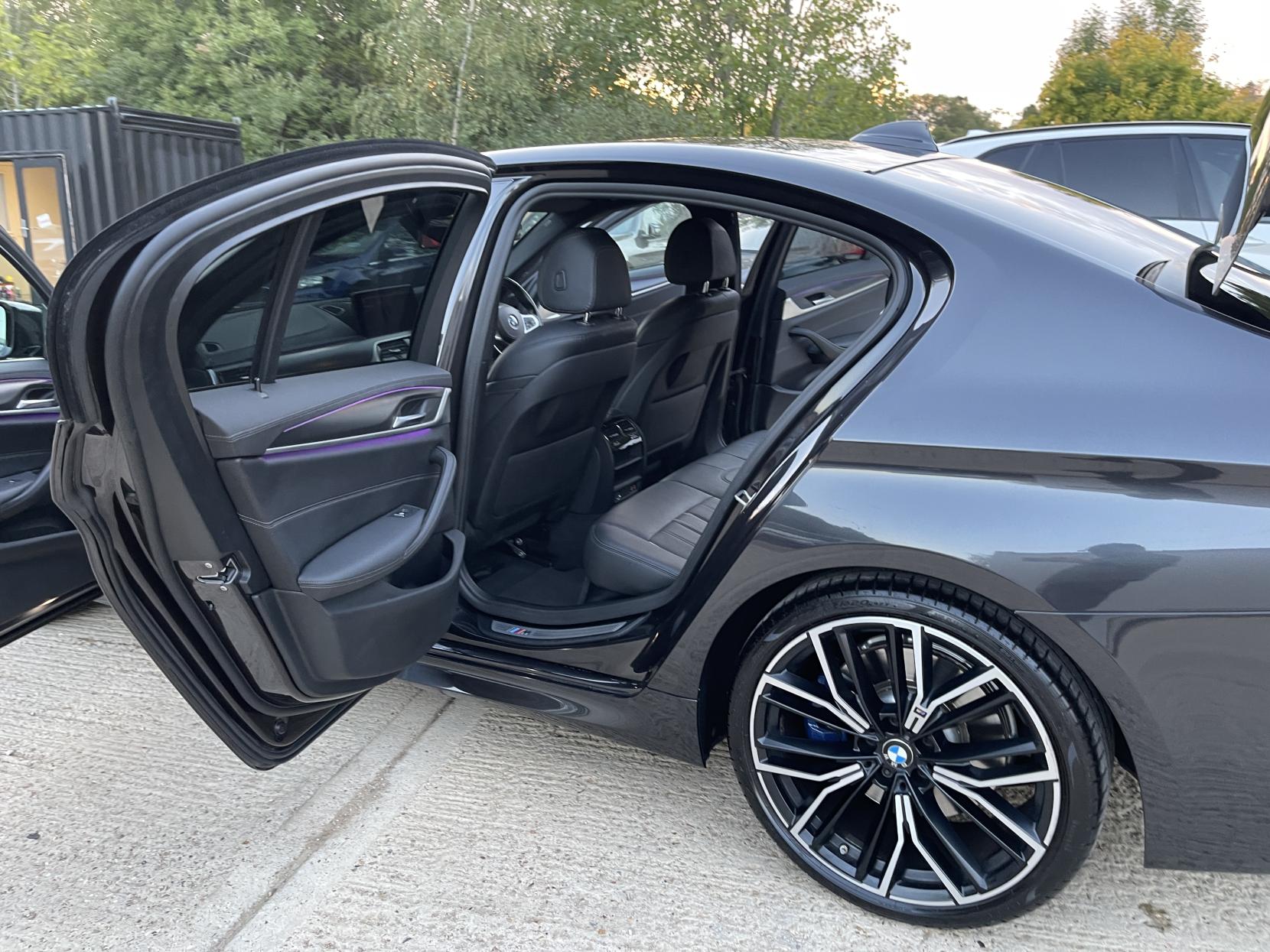 BMW 5 Series 2.0 520d MHT M Sport Saloon 4dr Diesel Hybrid Steptronic xDrive Euro 6 (s/s) (190 ps)