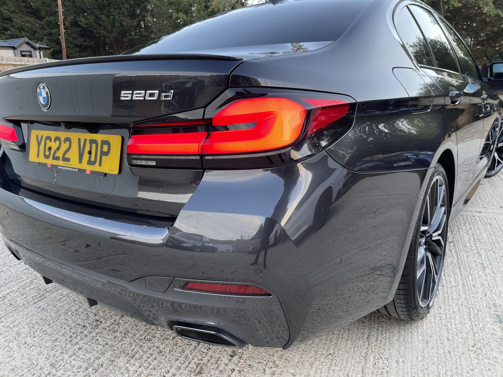 BMW 5 Series 2.0 520d MHT M Sport Saloon 4dr Diesel Hybrid Steptronic xDrive Euro 6 (s/s) (190 ps)