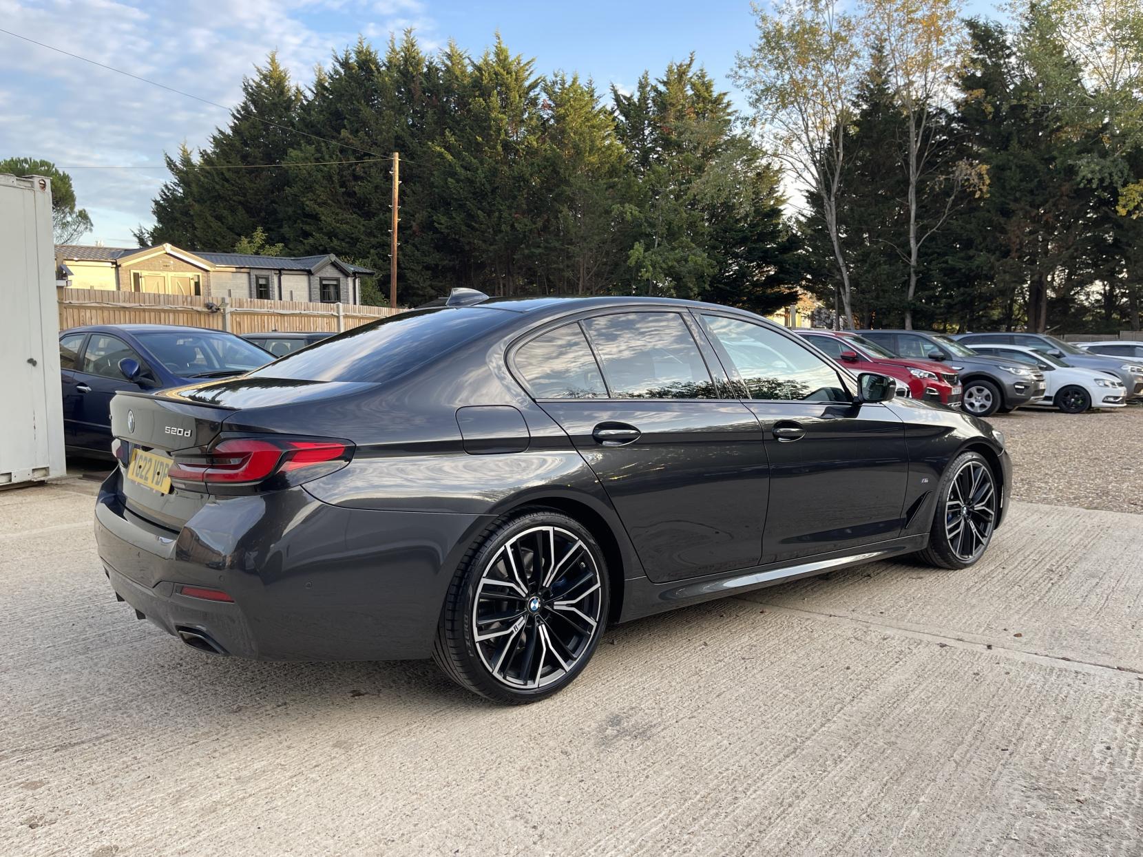 BMW 5 Series 2.0 520d MHT M Sport Saloon 4dr Diesel Hybrid Steptronic xDrive Euro 6 (s/s) (190 ps)