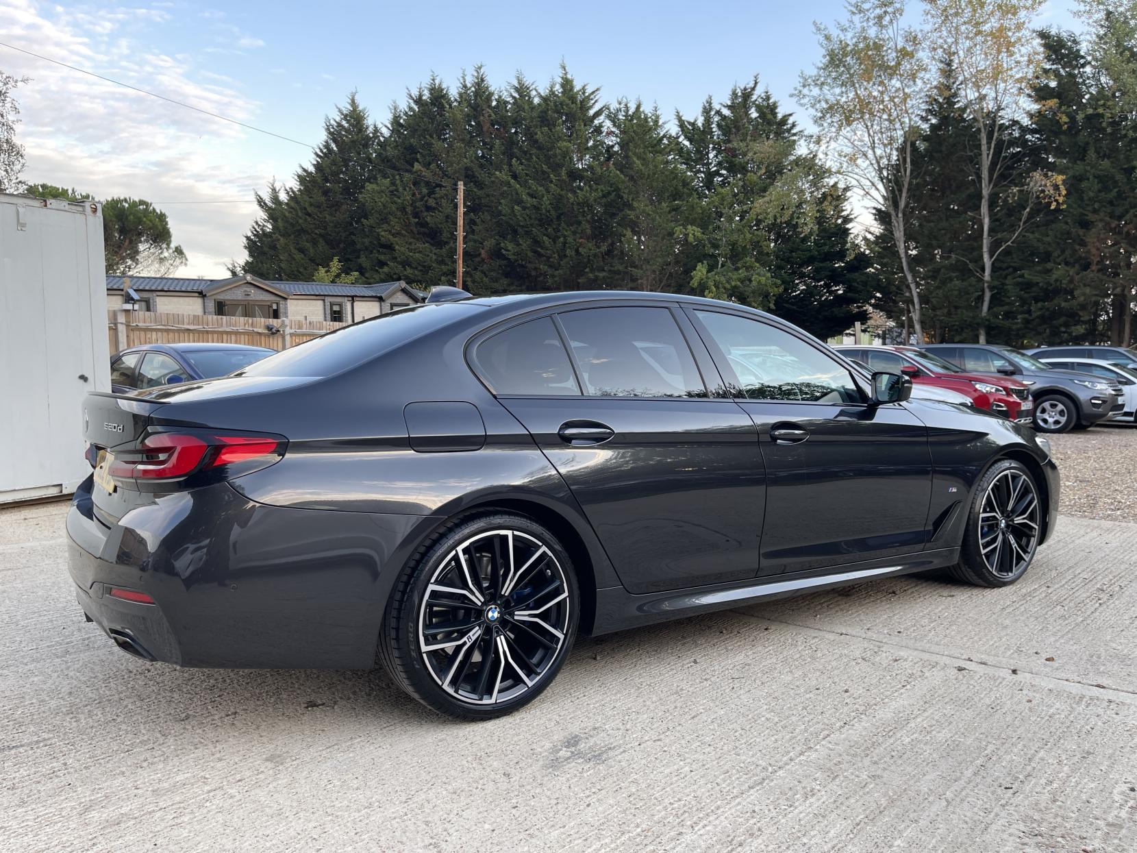 BMW 5 Series 2.0 520d MHT M Sport Saloon 4dr Diesel Hybrid Steptronic xDrive Euro 6 (s/s) (190 ps)