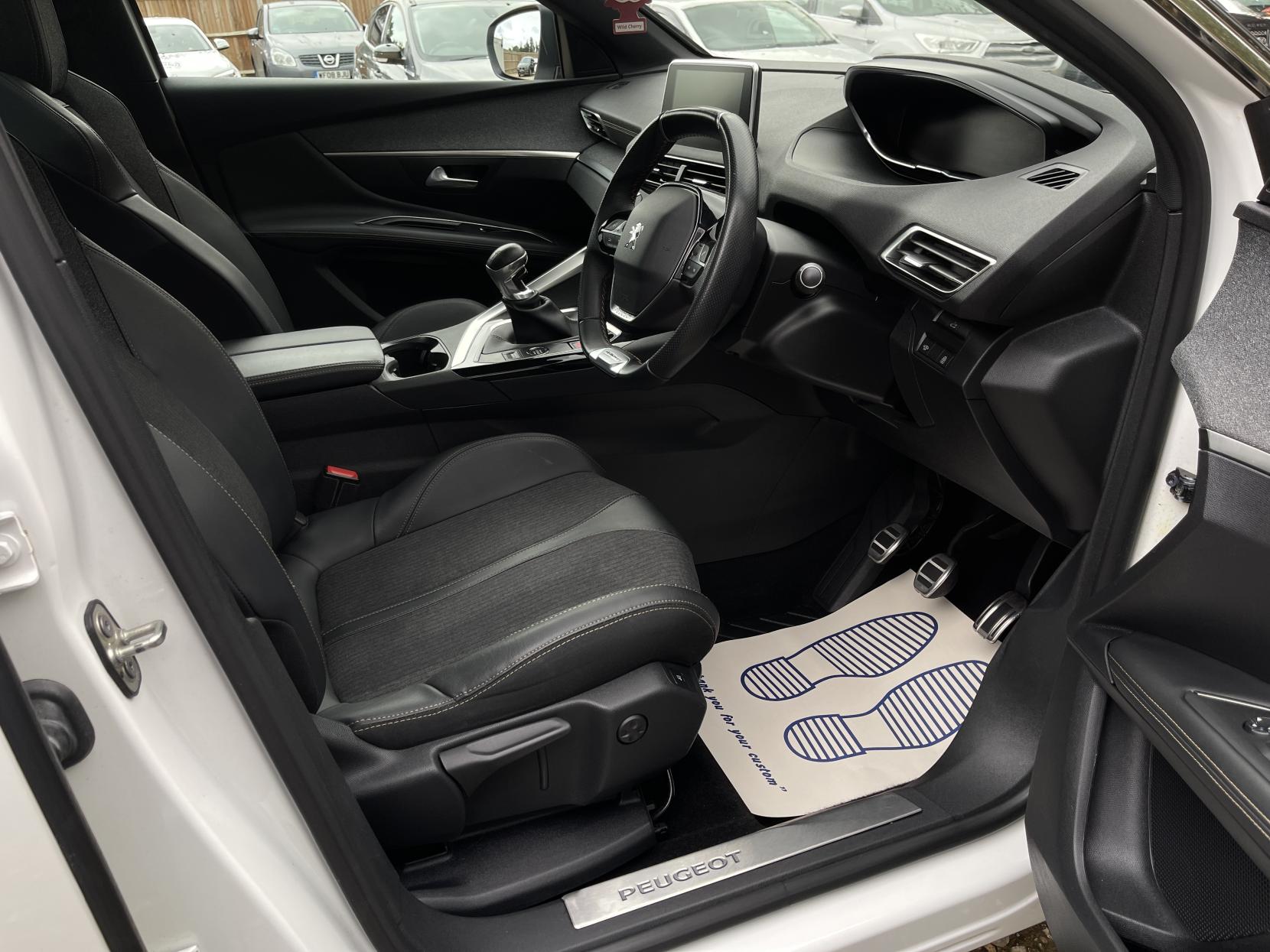 Peugeot 3008 1.2 PureTech GT Line SUV 5dr Petrol Manual Euro 6 (s/s) (130 ps)