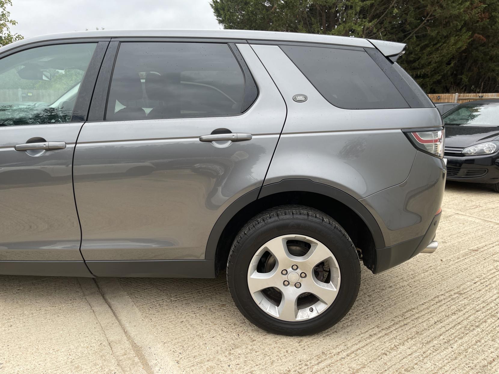Land Rover Discovery Sport 2.0 TD4 HSE SUV 5dr Diesel Manual 4WD Euro 6 (s/s) (5 Seat) (150 ps)