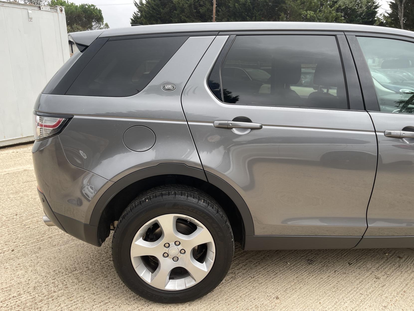 Land Rover Discovery Sport 2.0 TD4 HSE SUV 5dr Diesel Manual 4WD Euro 6 (s/s) (5 Seat) (150 ps)