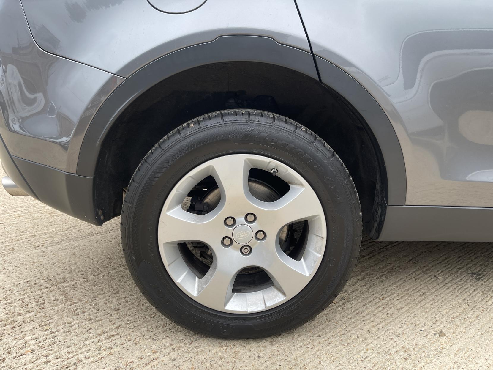 Land Rover Discovery Sport 2.0 TD4 HSE SUV 5dr Diesel Manual 4WD Euro 6 (s/s) (5 Seat) (150 ps)
