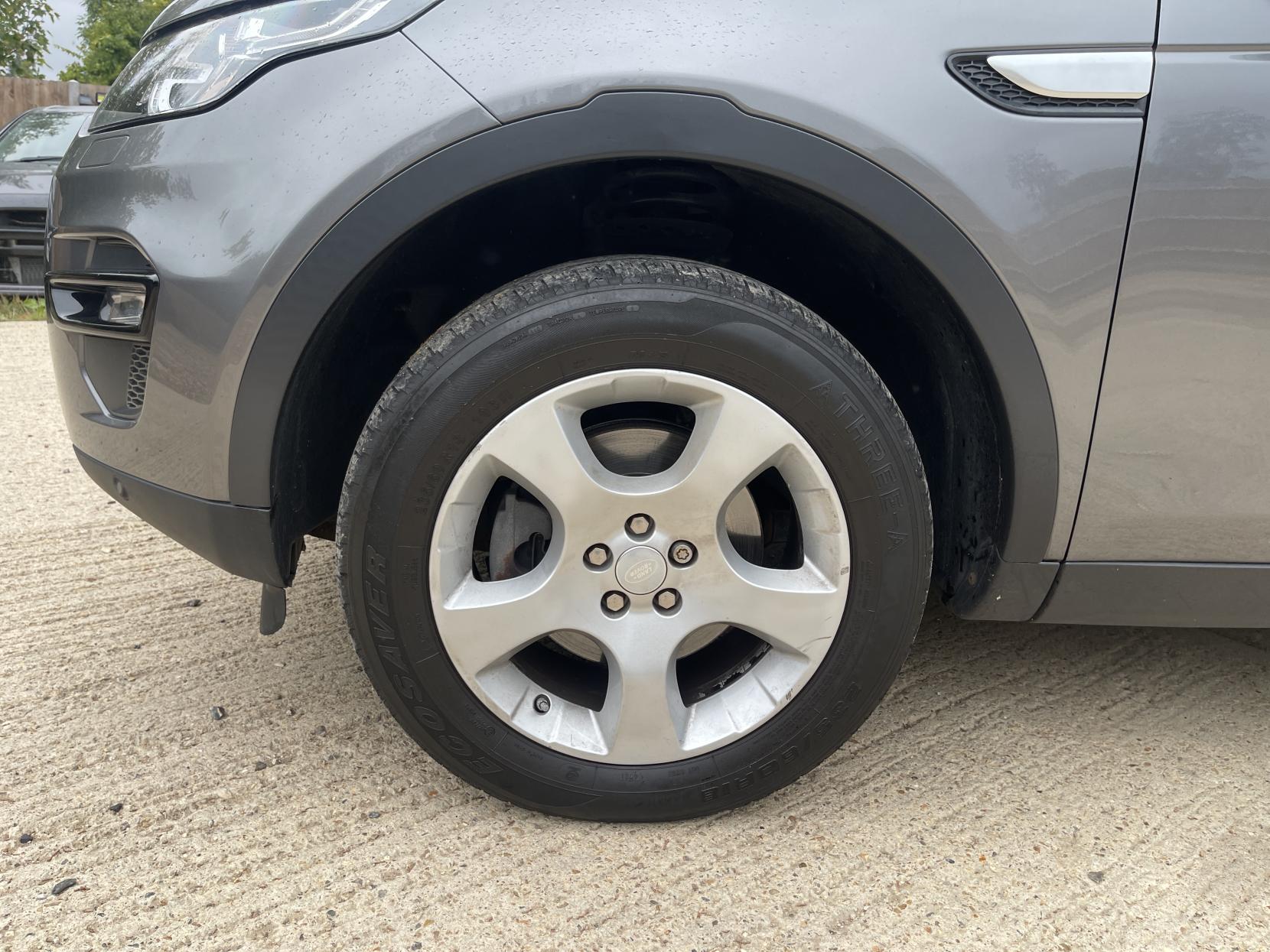 Land Rover Discovery Sport 2.0 TD4 HSE SUV 5dr Diesel Manual 4WD Euro 6 (s/s) (5 Seat) (150 ps)