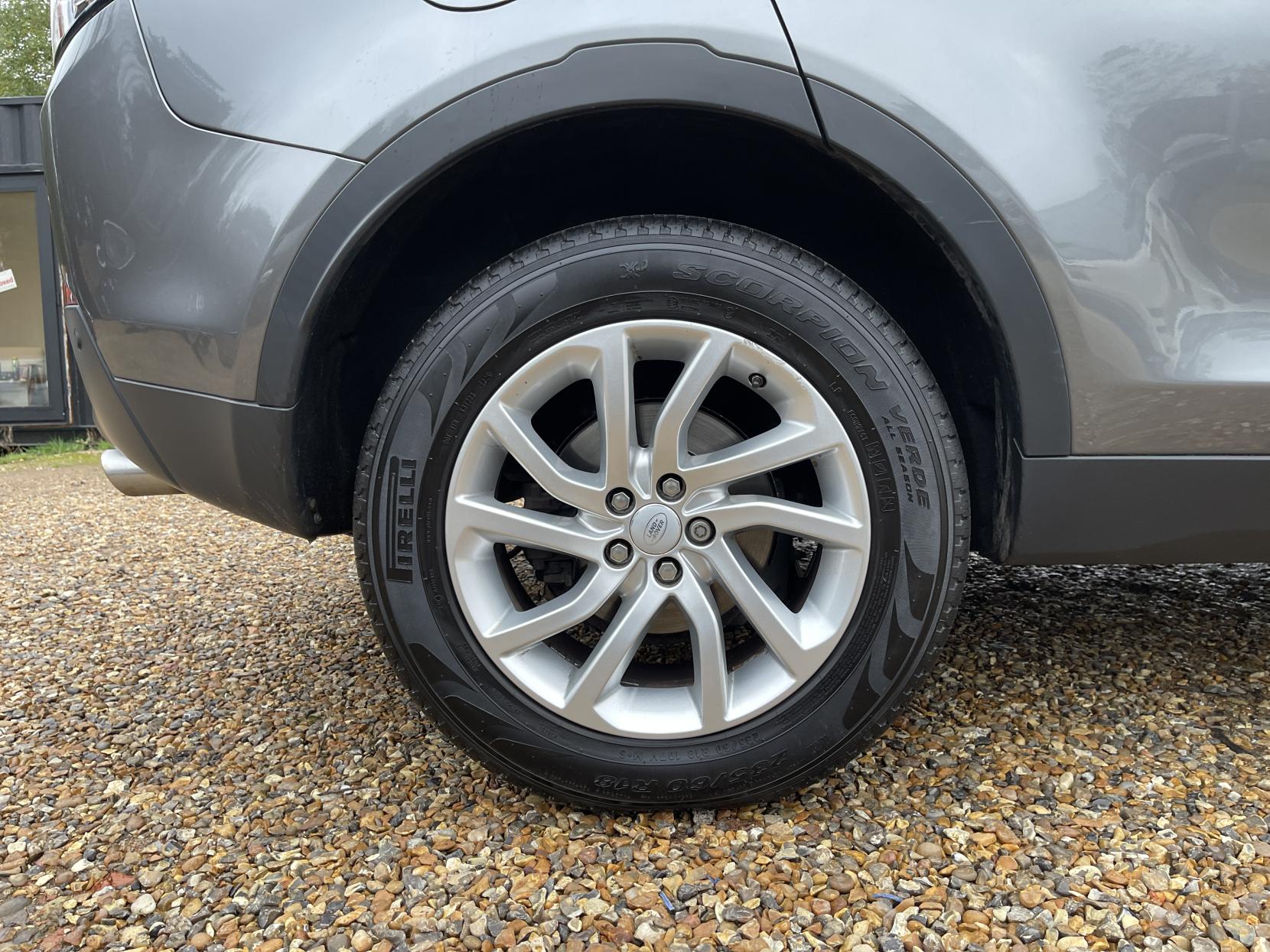 Land Rover Discovery Sport 2.0 TD4 SE Tech SUV 5dr Diesel Auto 4WD Euro 6 (s/s) (180 ps)