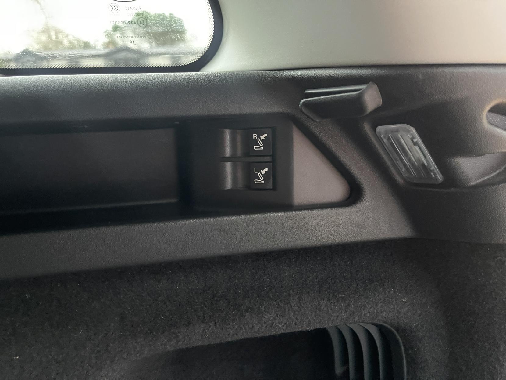 Land Rover Discovery Sport 2.0 TD4 SE Tech SUV 5dr Diesel Auto 4WD Euro 6 (s/s) (180 ps)