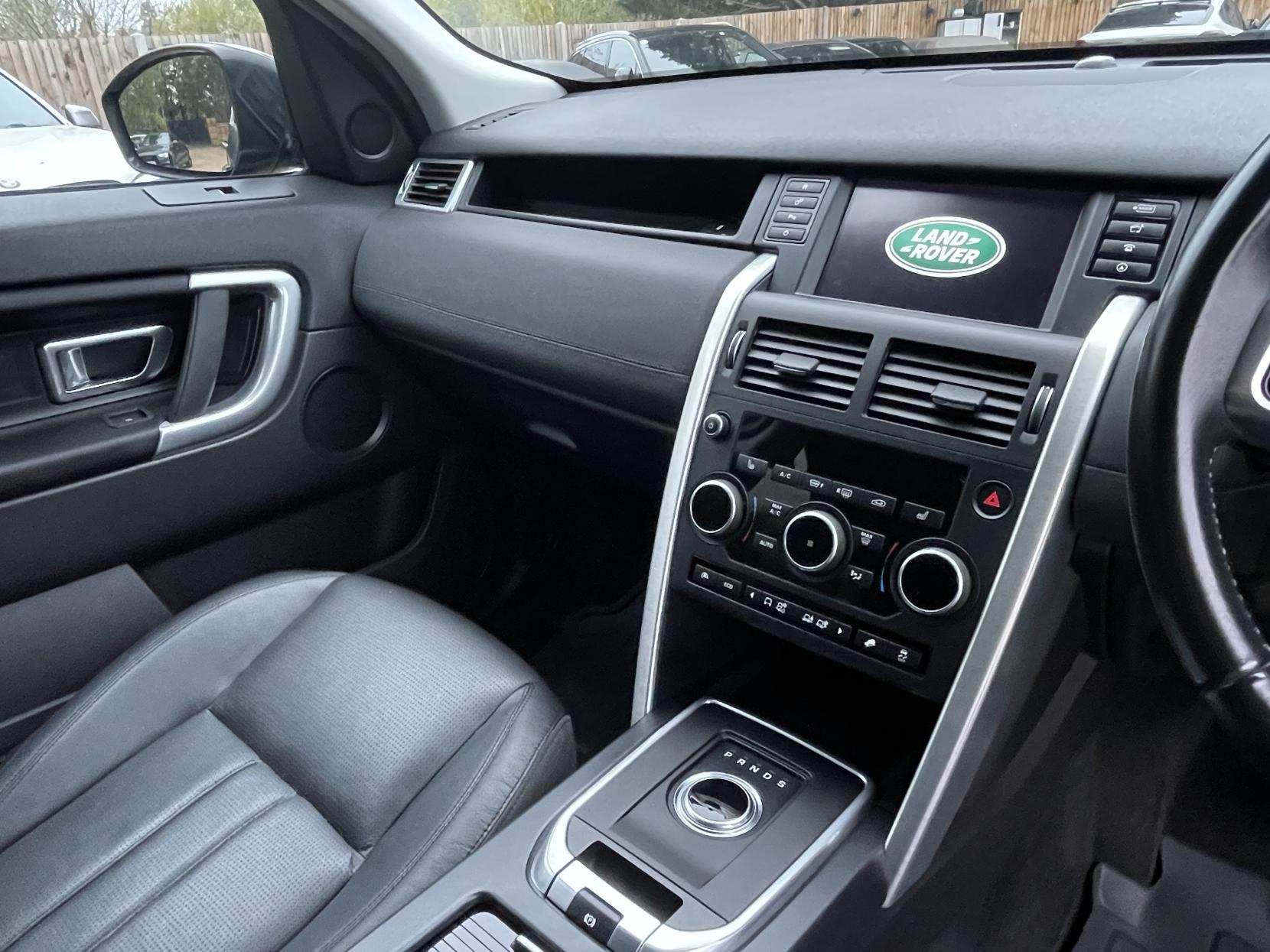 Land Rover Discovery Sport 2.0 TD4 SE Tech SUV 5dr Diesel Auto 4WD Euro 6 (s/s) (180 ps)