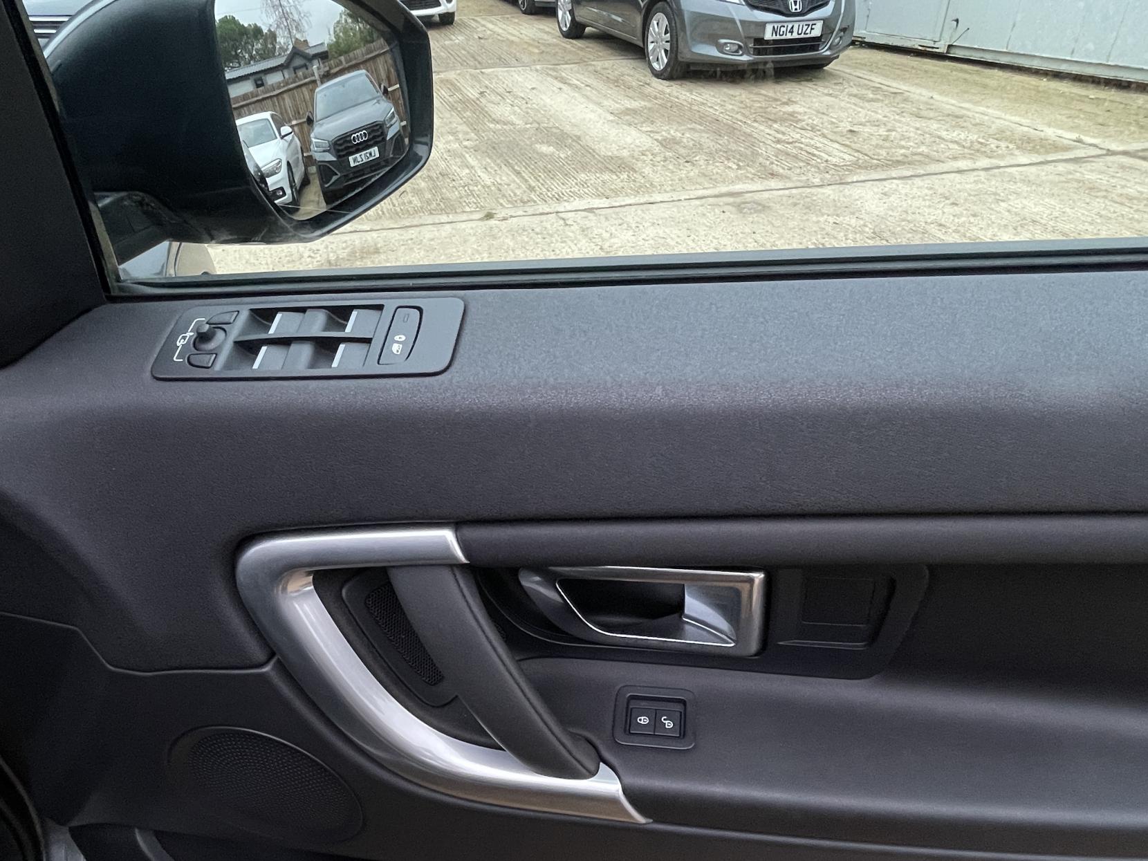 Land Rover Discovery Sport 2.0 TD4 SE Tech SUV 5dr Diesel Auto 4WD Euro 6 (s/s) (180 ps)