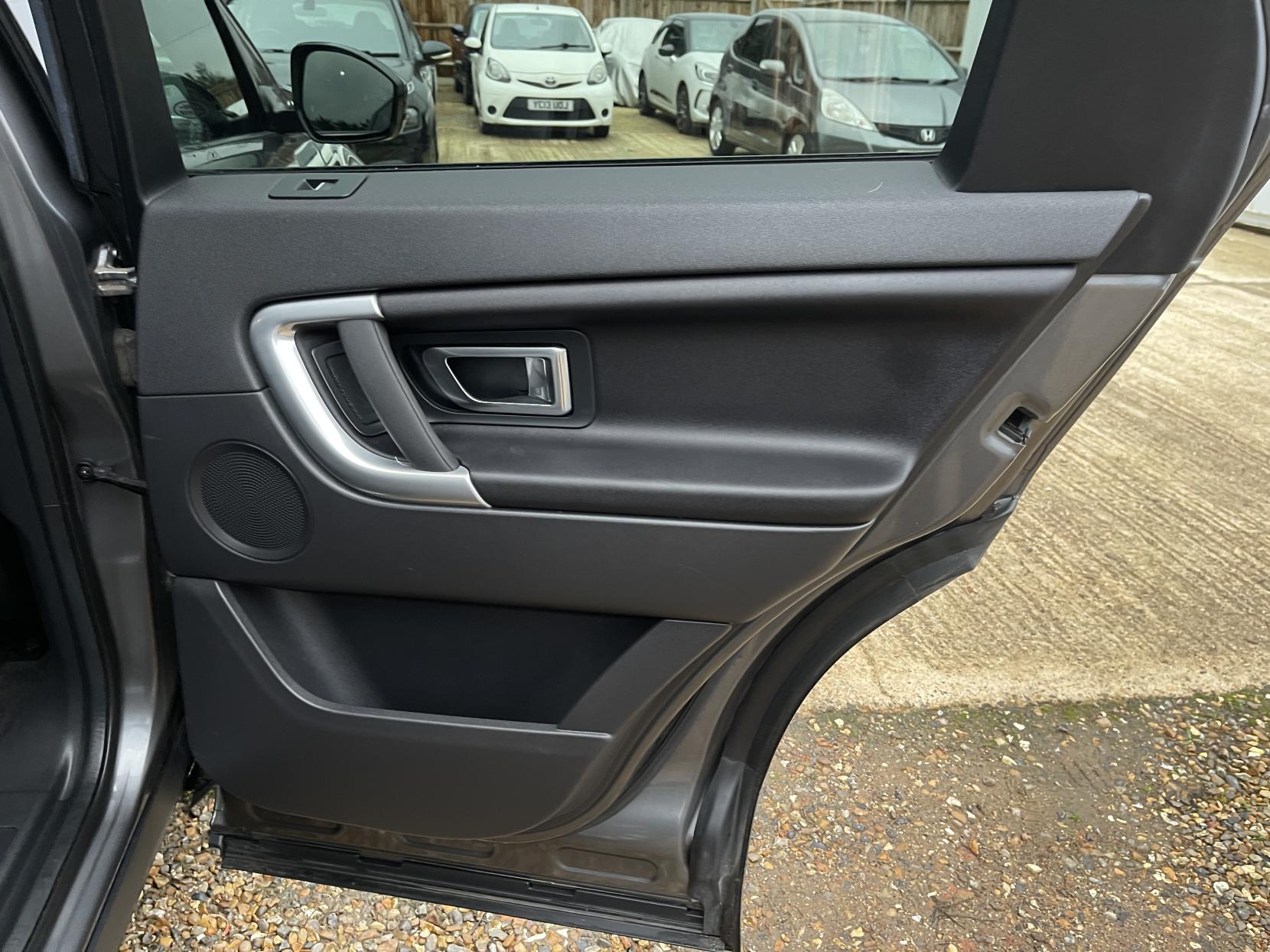 Land Rover Discovery Sport 2.0 TD4 SE Tech SUV 5dr Diesel Auto 4WD Euro 6 (s/s) (180 ps)