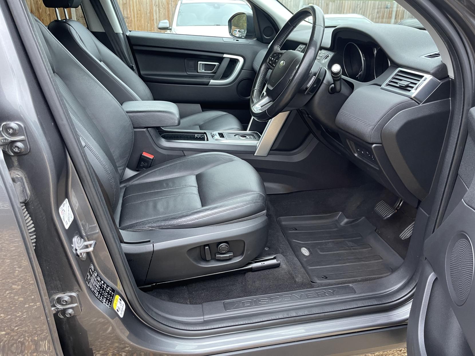 Land Rover Discovery Sport 2.0 TD4 SE Tech SUV 5dr Diesel Auto 4WD Euro 6 (s/s) (180 ps)