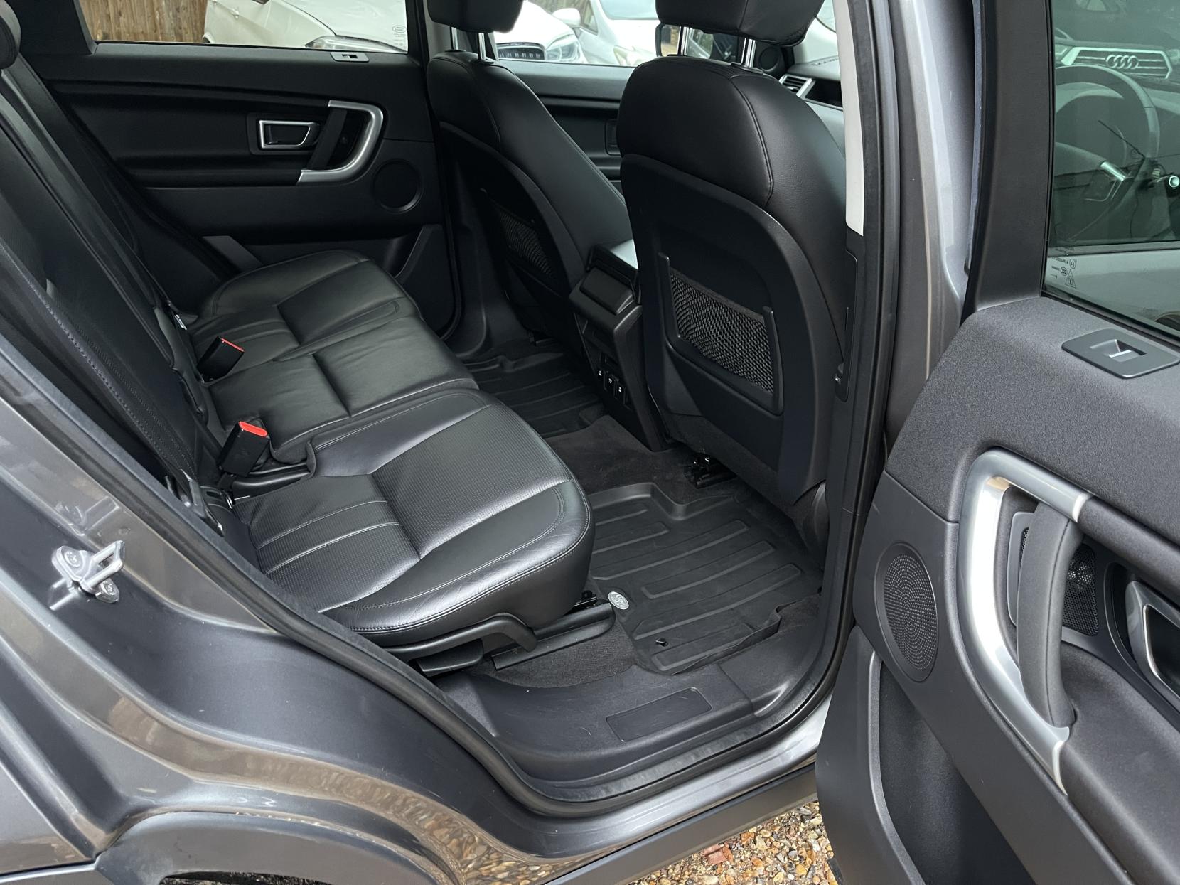 Land Rover Discovery Sport 2.0 TD4 SE Tech SUV 5dr Diesel Auto 4WD Euro 6 (s/s) (180 ps)