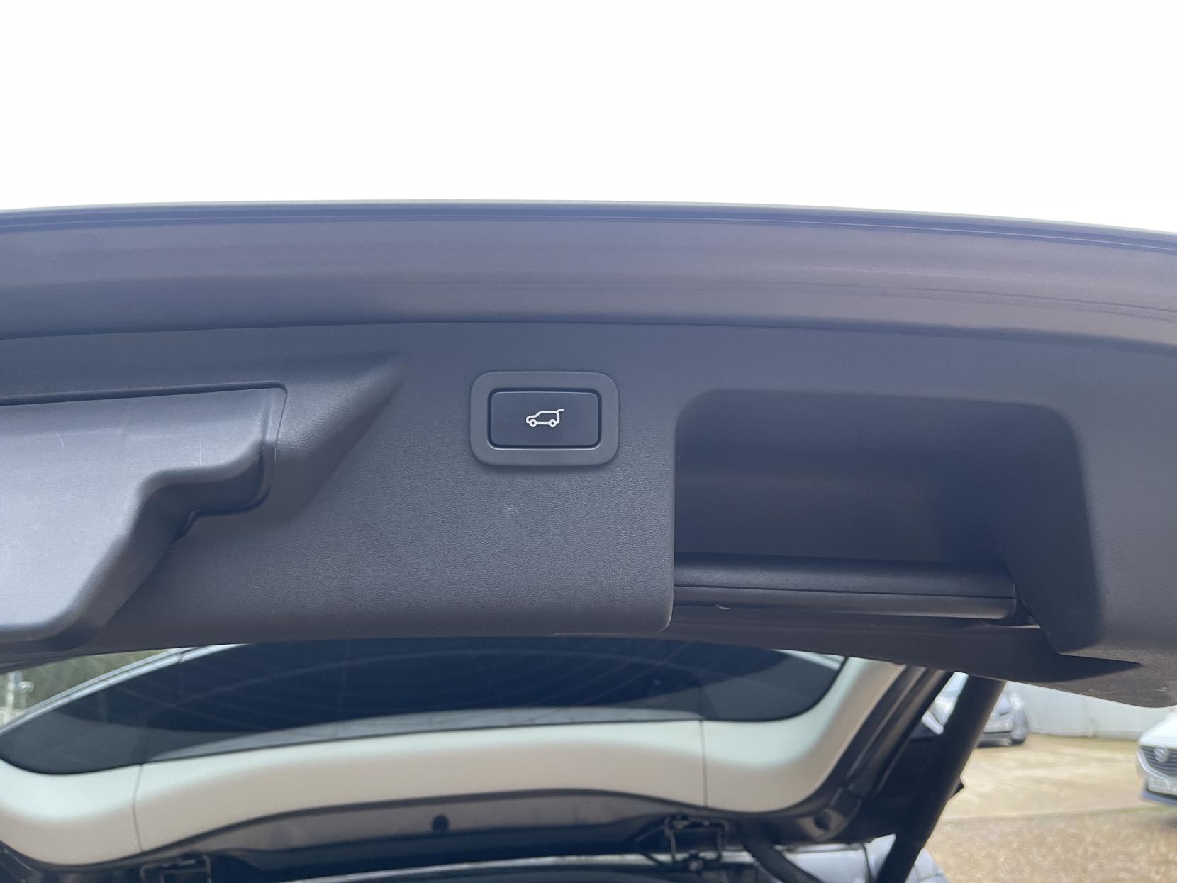 Land Rover Discovery Sport 2.0 TD4 SE Tech SUV 5dr Diesel Auto 4WD Euro 6 (s/s) (180 ps)