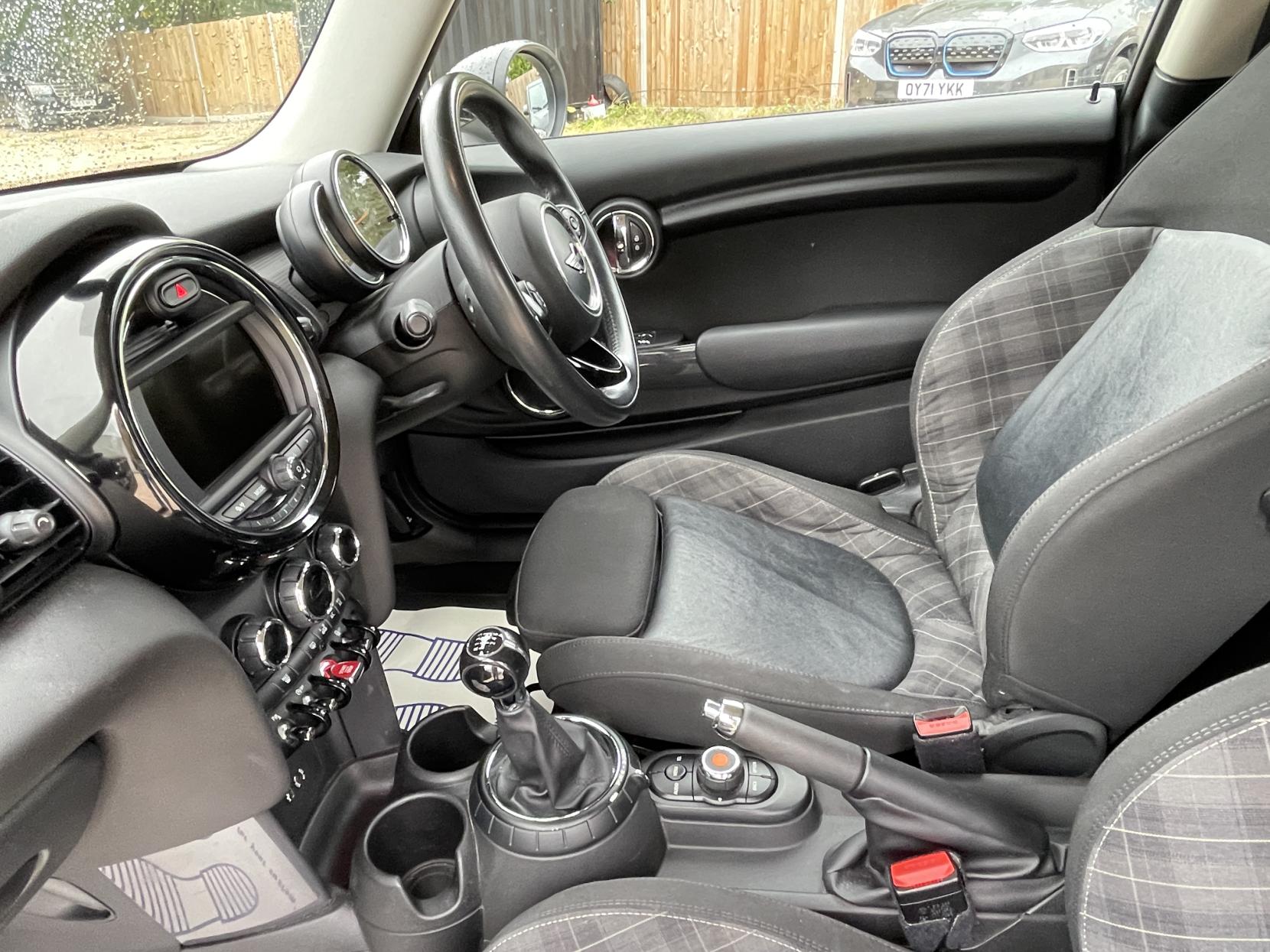 MINI Hatch 1.5 Cooper Hatchback 3dr Petrol Manual Euro 6 (s/s) (136 ps)