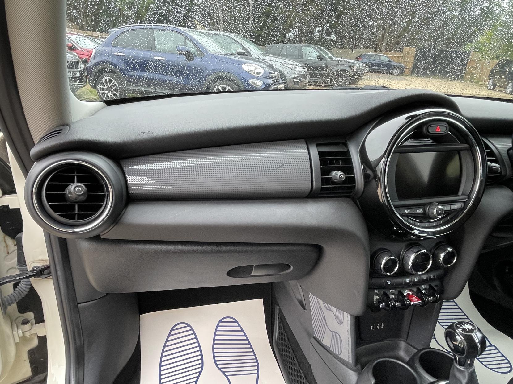 MINI Hatch 1.5 Cooper Hatchback 3dr Petrol Manual Euro 6 (s/s) (136 ps)