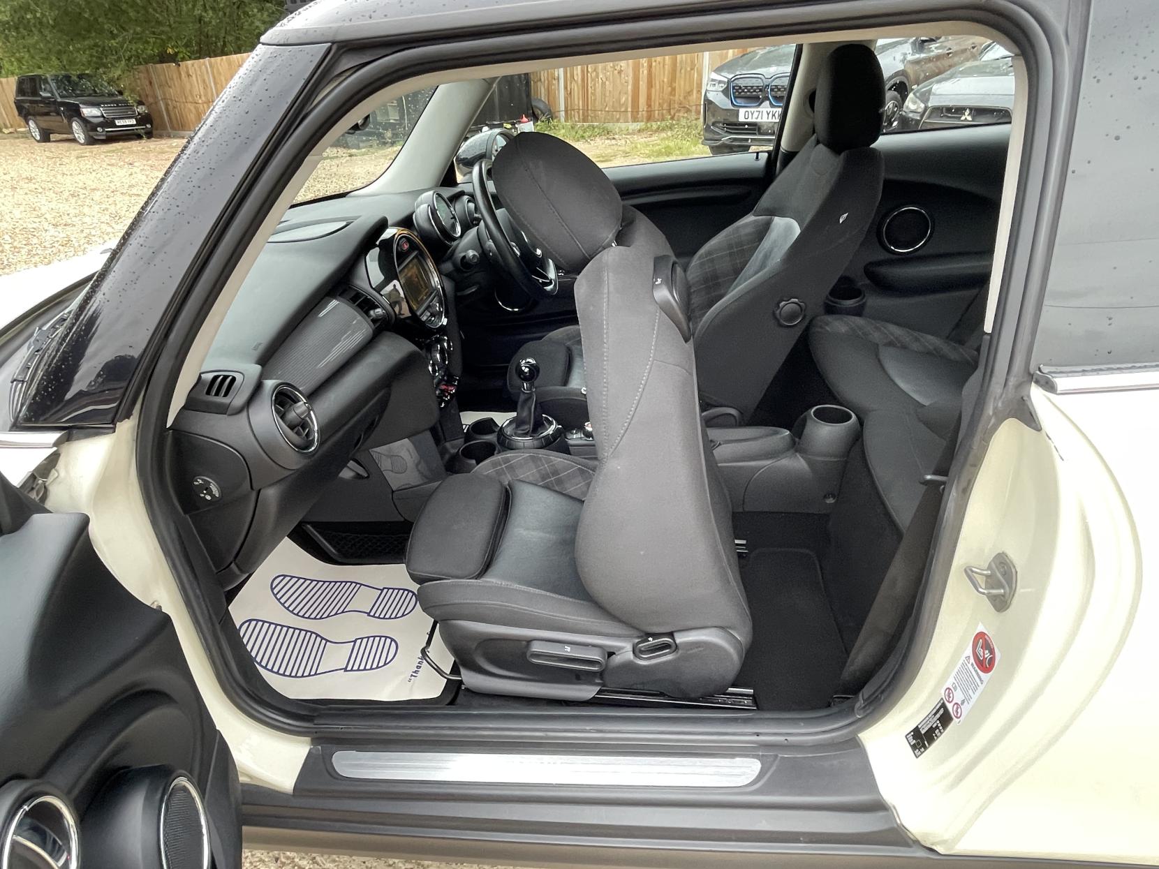 MINI Hatch 1.5 Cooper Hatchback 3dr Petrol Manual Euro 6 (s/s) (136 ps)